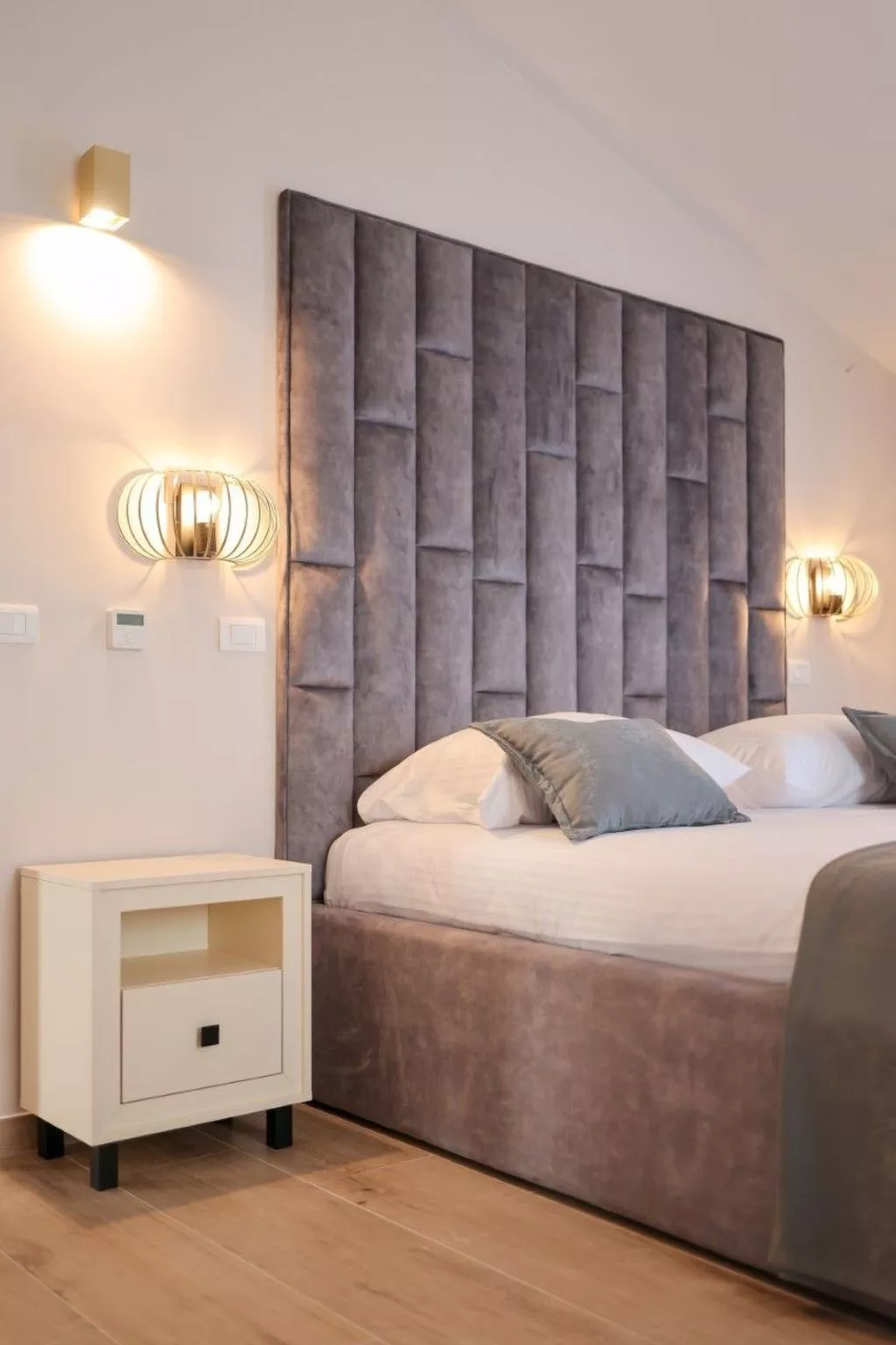 Zimmer "Graues Zimmer" mit privatem Balkon - Binnen