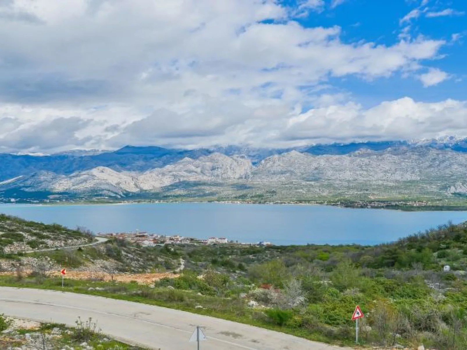 Villa Zariva with pool and panoramic mountain and - Image-tags.info