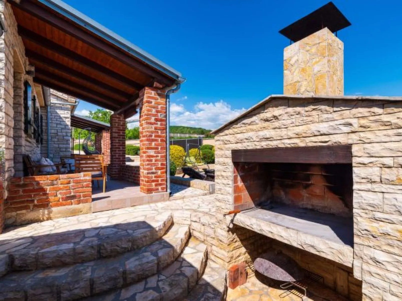 Stone villa Tea with pool - Image-tags.info