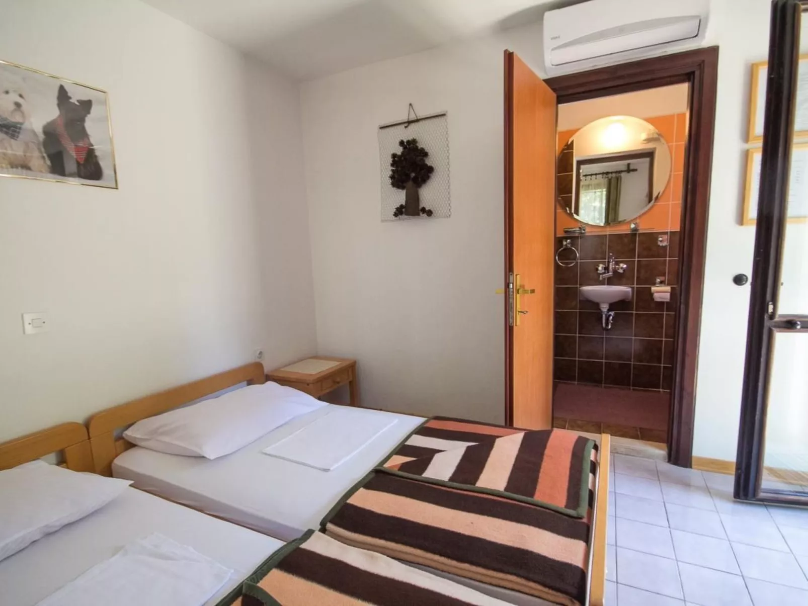 Zimmer "Joze" mit Terrasse - Binnen