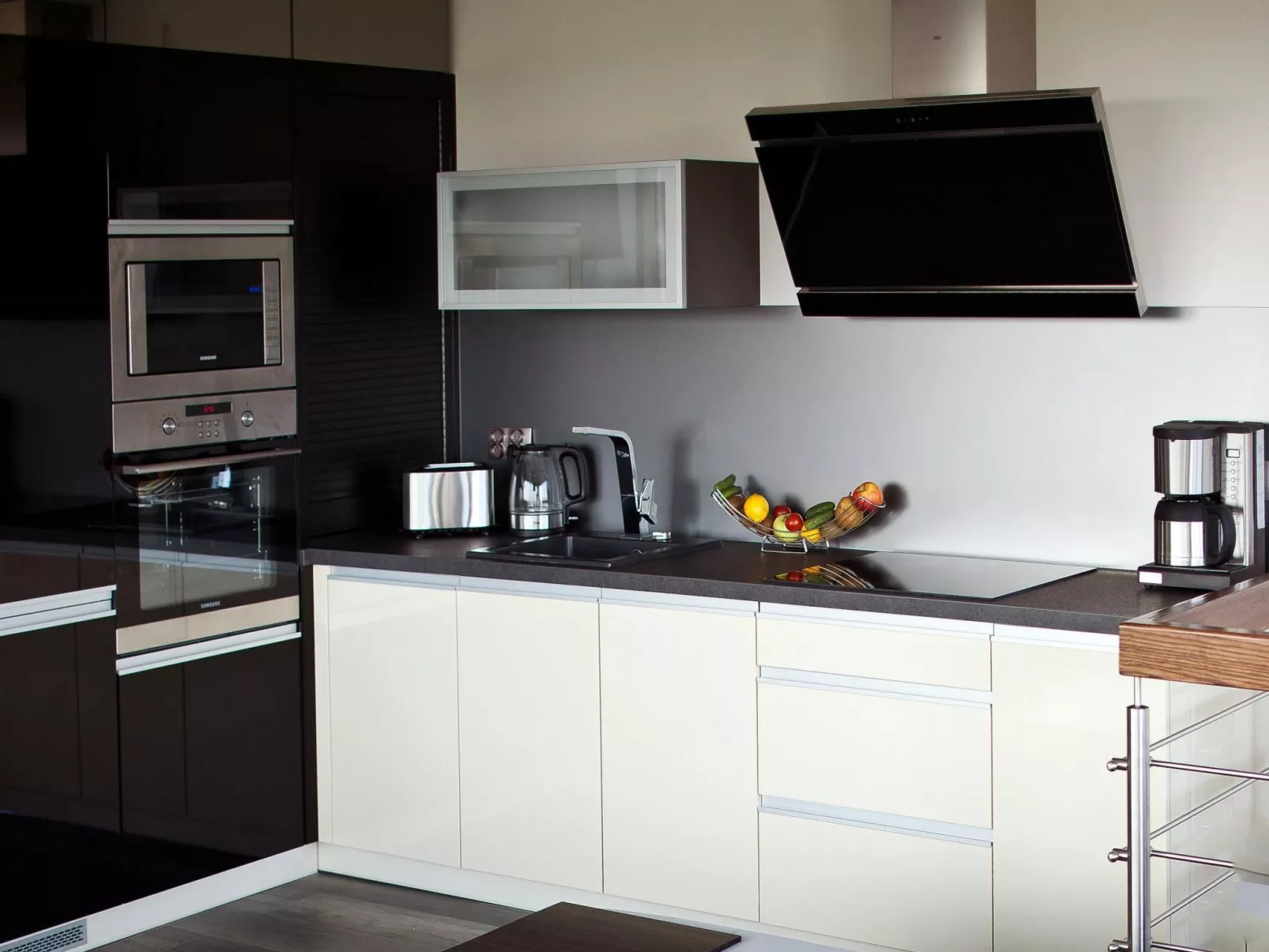 Wohnung mit Panoramaverglasung und Meerblick - Binnen