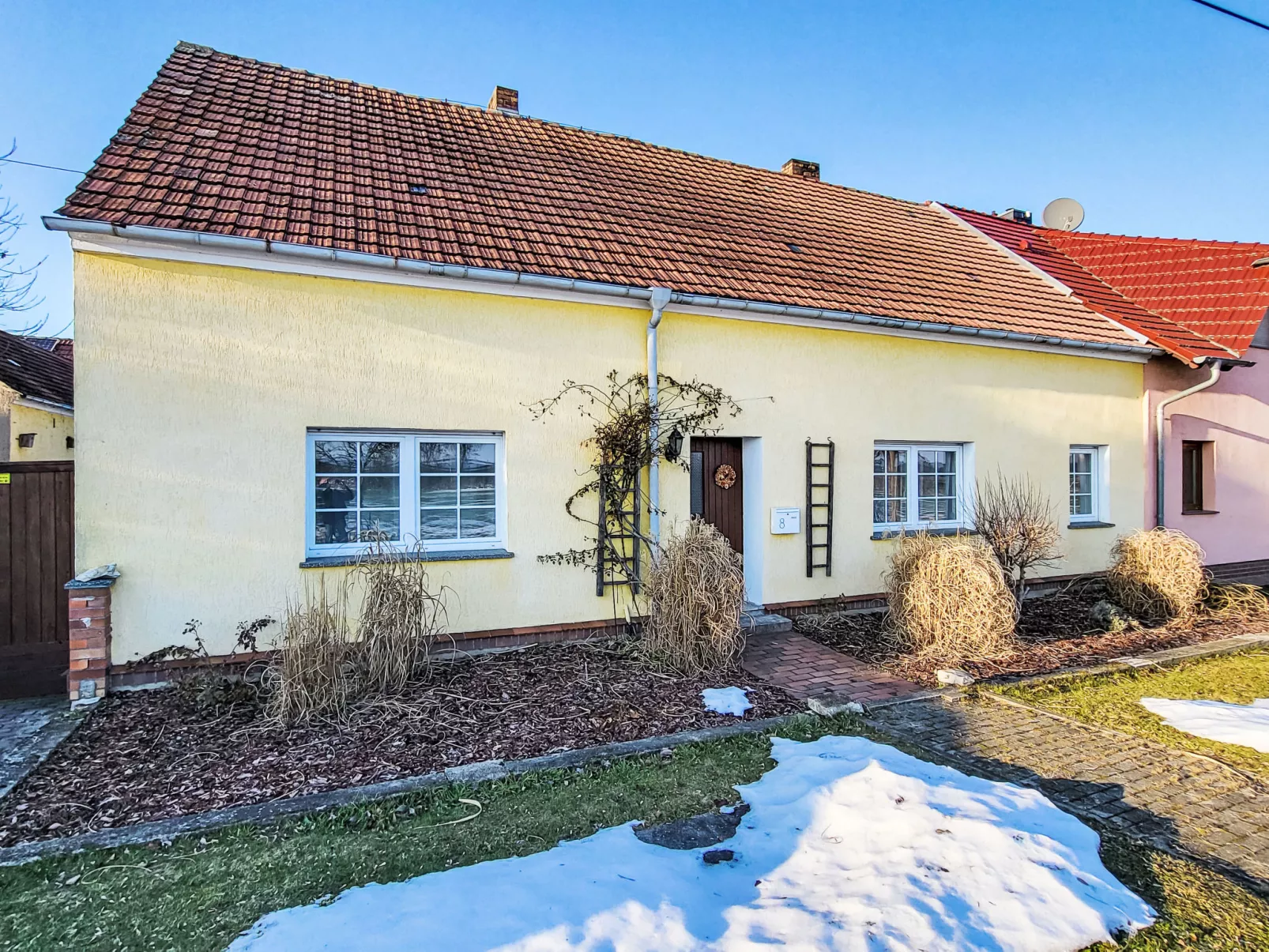 Mit großem eingezäunten Garten - Buiten