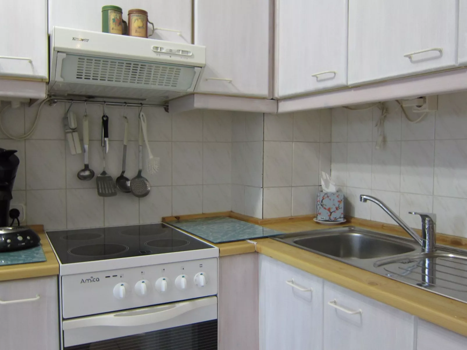 Traditionelle Villa mit Pool und Ausblick - Image-tags.info