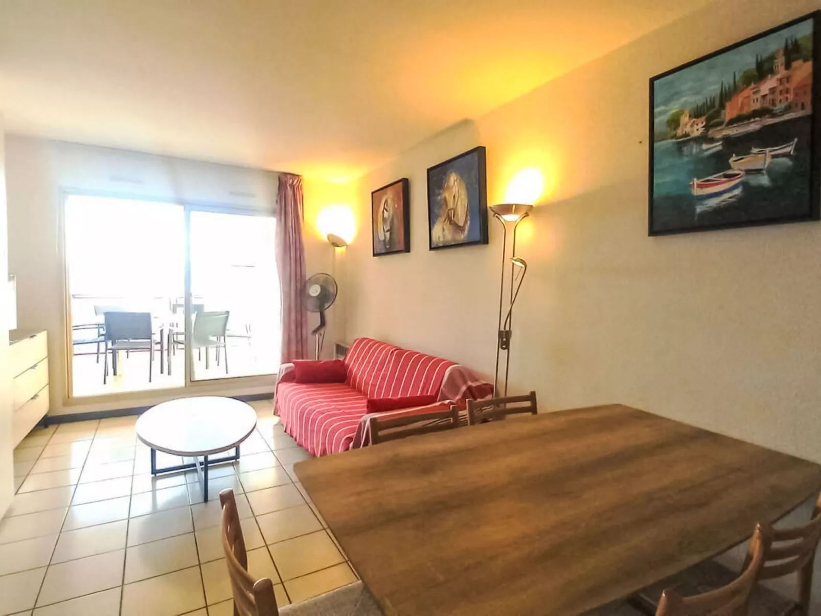 Les Mandariniers - Binnen