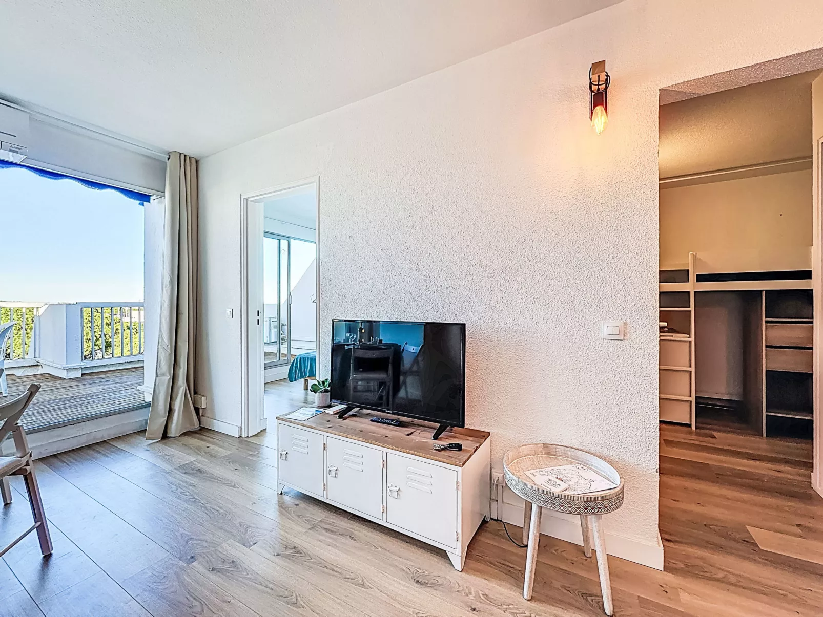 La Croisière - Binnen