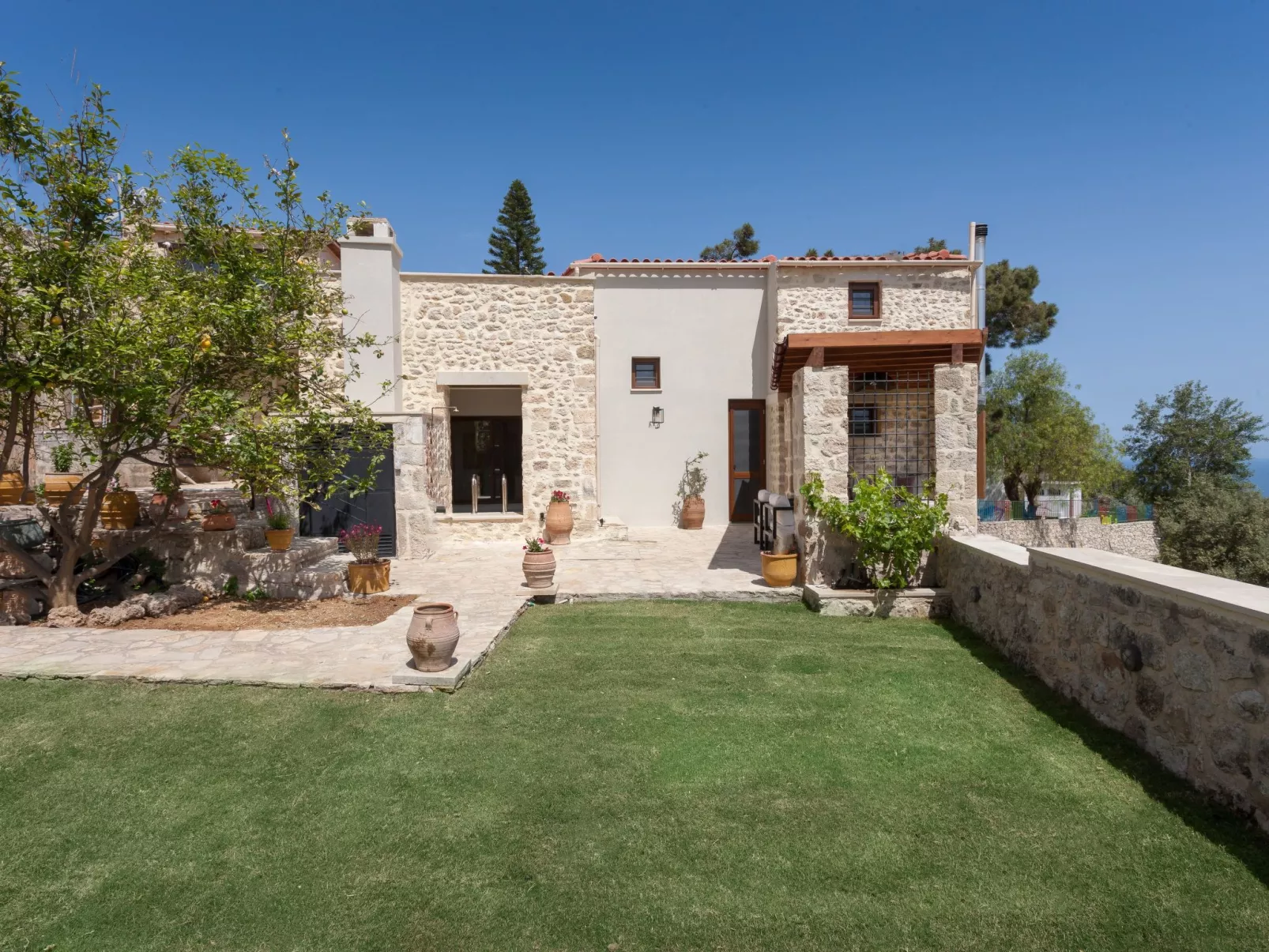 Ali Vafi's Villa - Beheizter Jacuzzi und Innenpool - Buiten