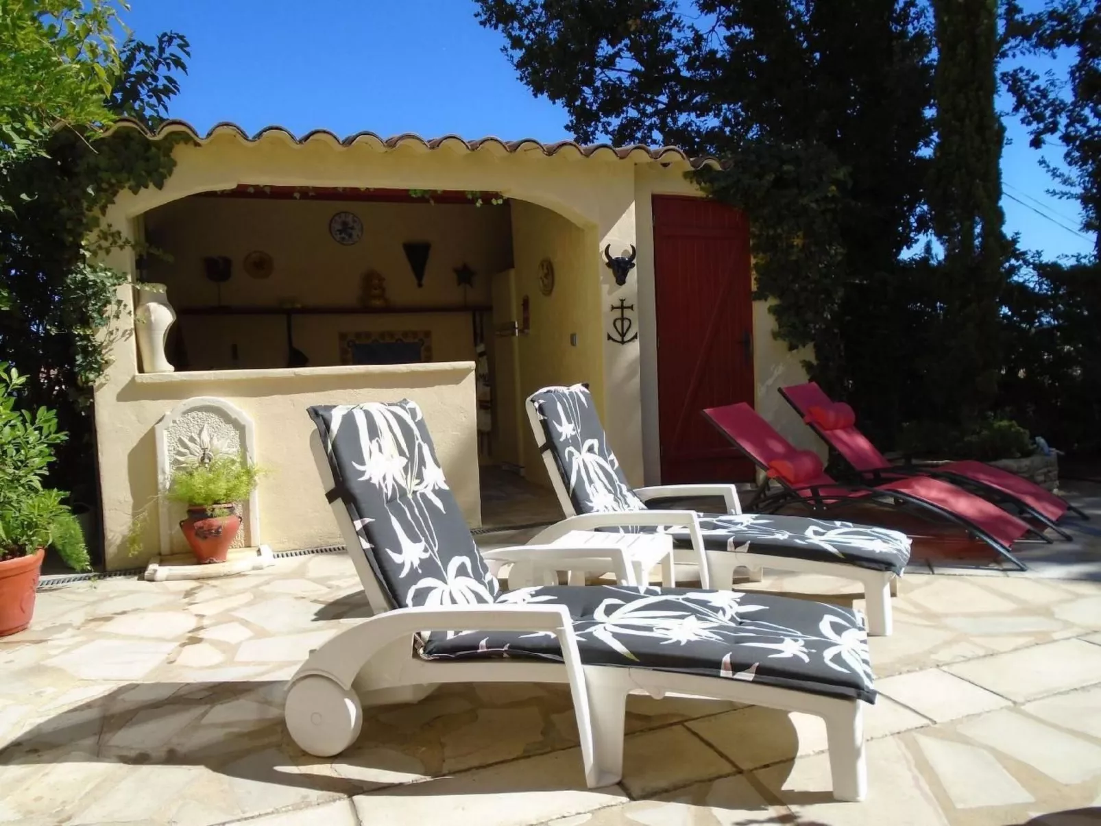 La Soleillade apt mit exklusiver Nutzung des großen Pools - Buiten