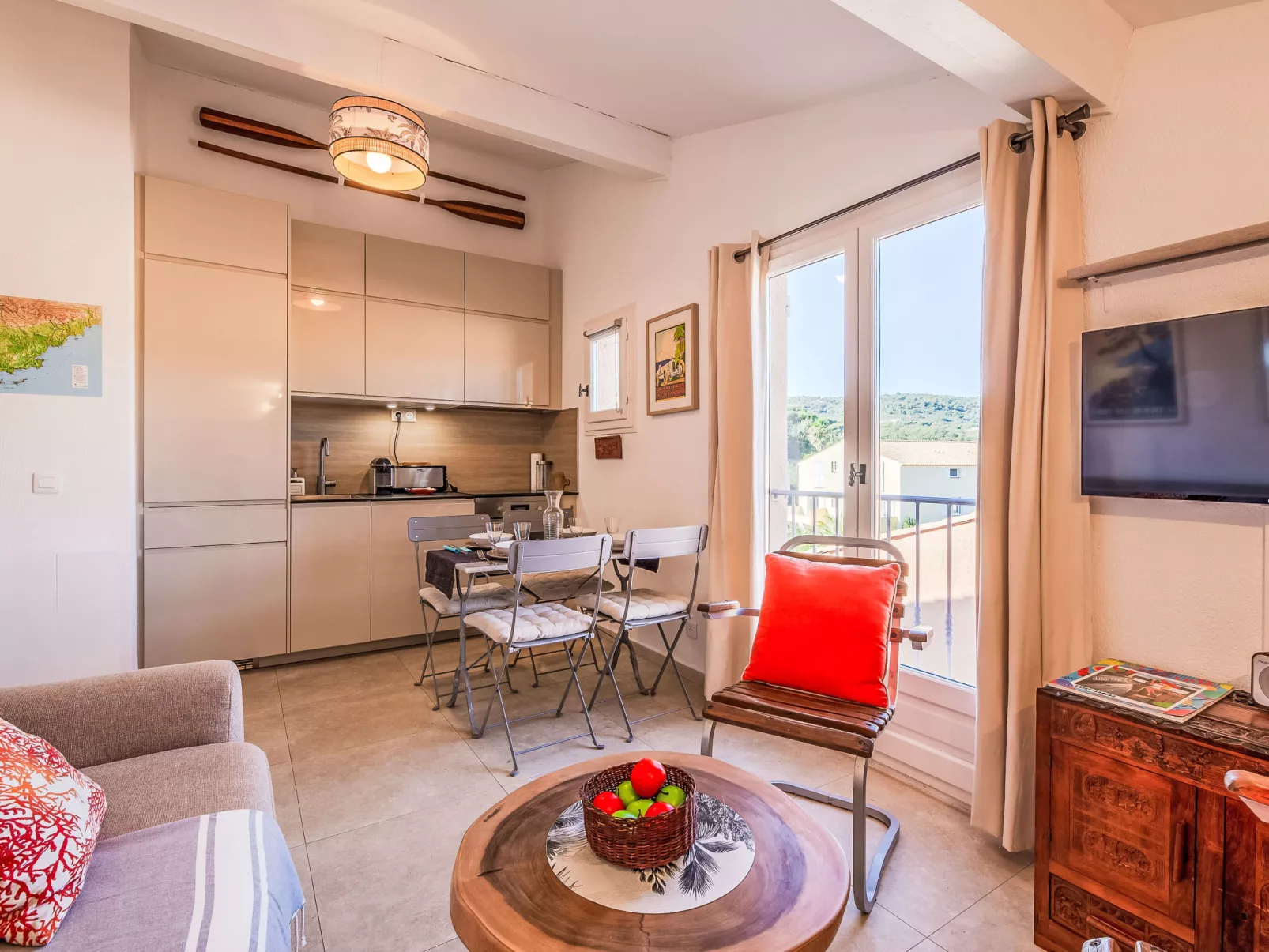 Lou Paradou - Binnen