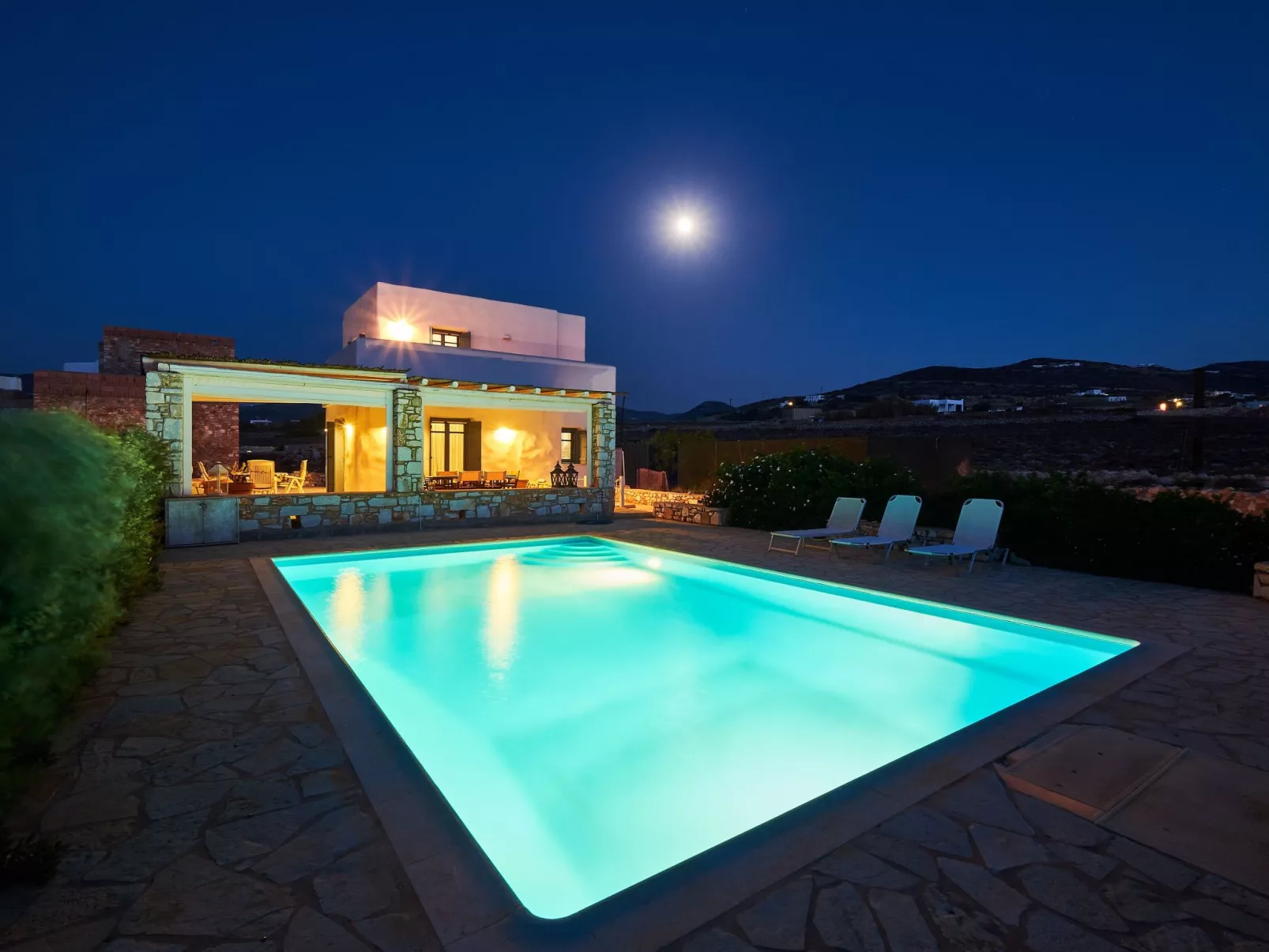 Große, komfortable Pool-Villa, Strand zu Fuß erreichbar - Buiten