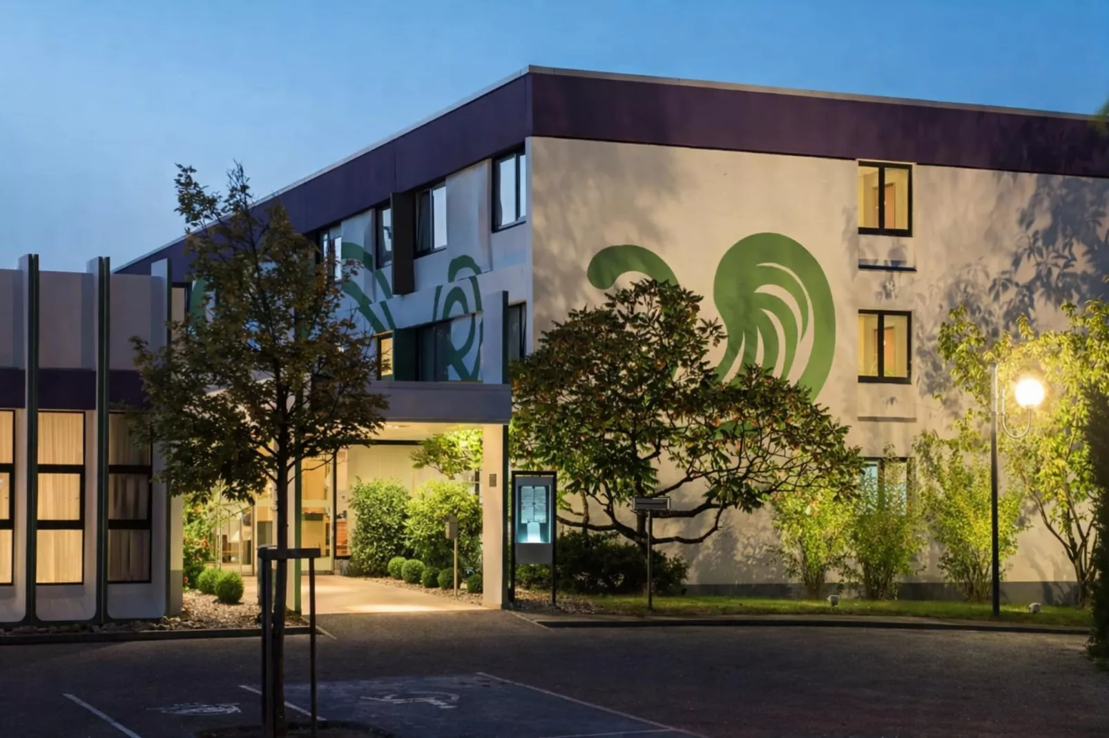 STANDARD TRIPLE ROOM - Buitenkant zomer