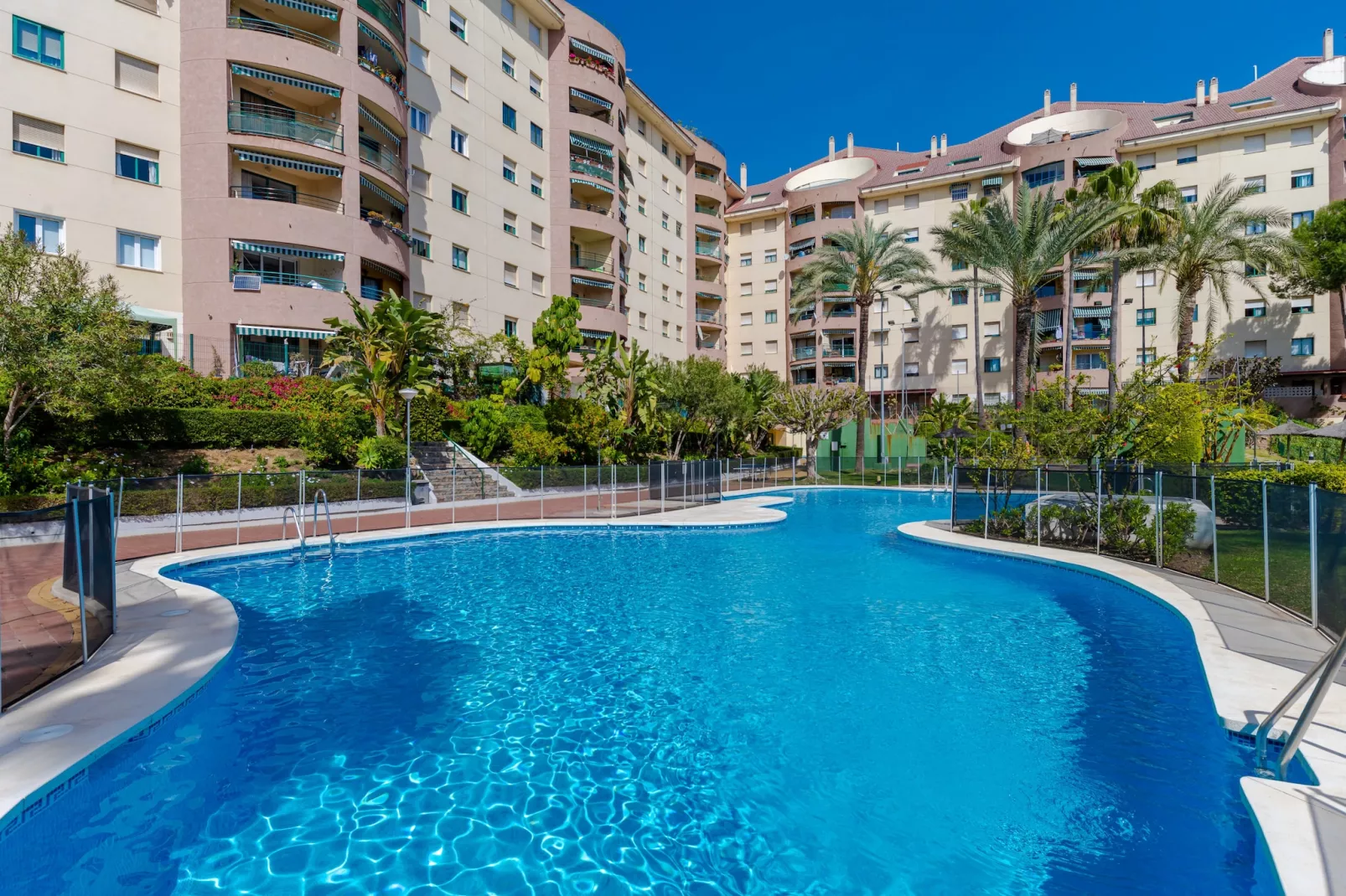 Penthouse in City Centre Marbella with Jacuzzi* - Zwembad
