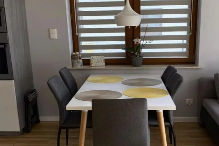 Dom wakacyjny w Dębinie dla max 6 osób - Eetkamer