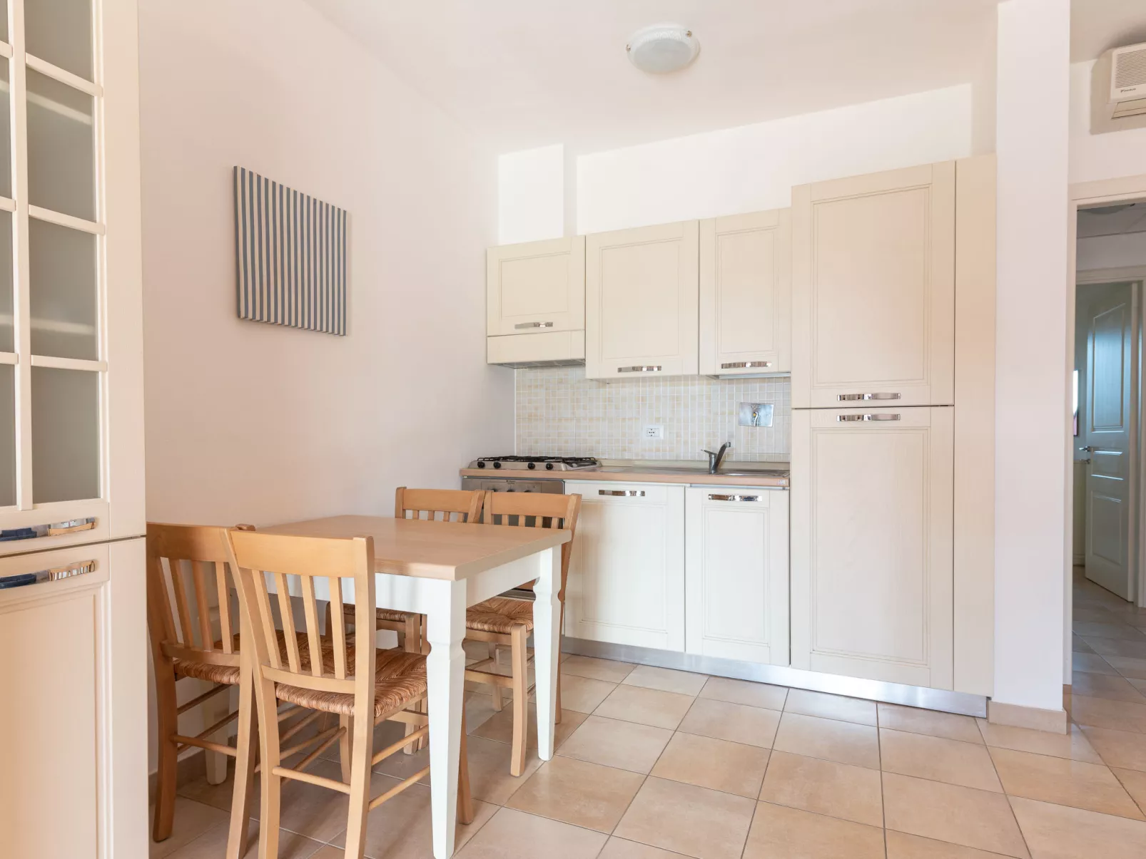 Aba Village - Binnen