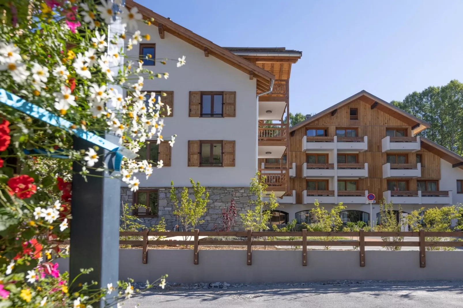 Le Cristal Lodge-RQ4S - Buitenkant zomer