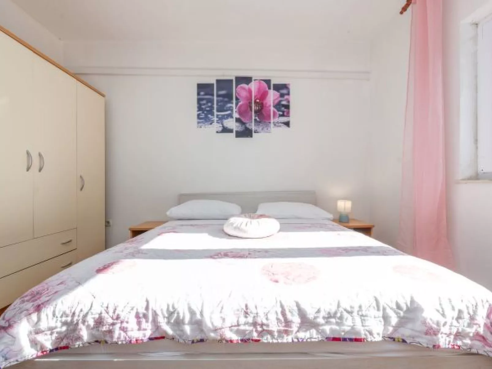 Holiday House Laetitia with pool - Image-tags.info