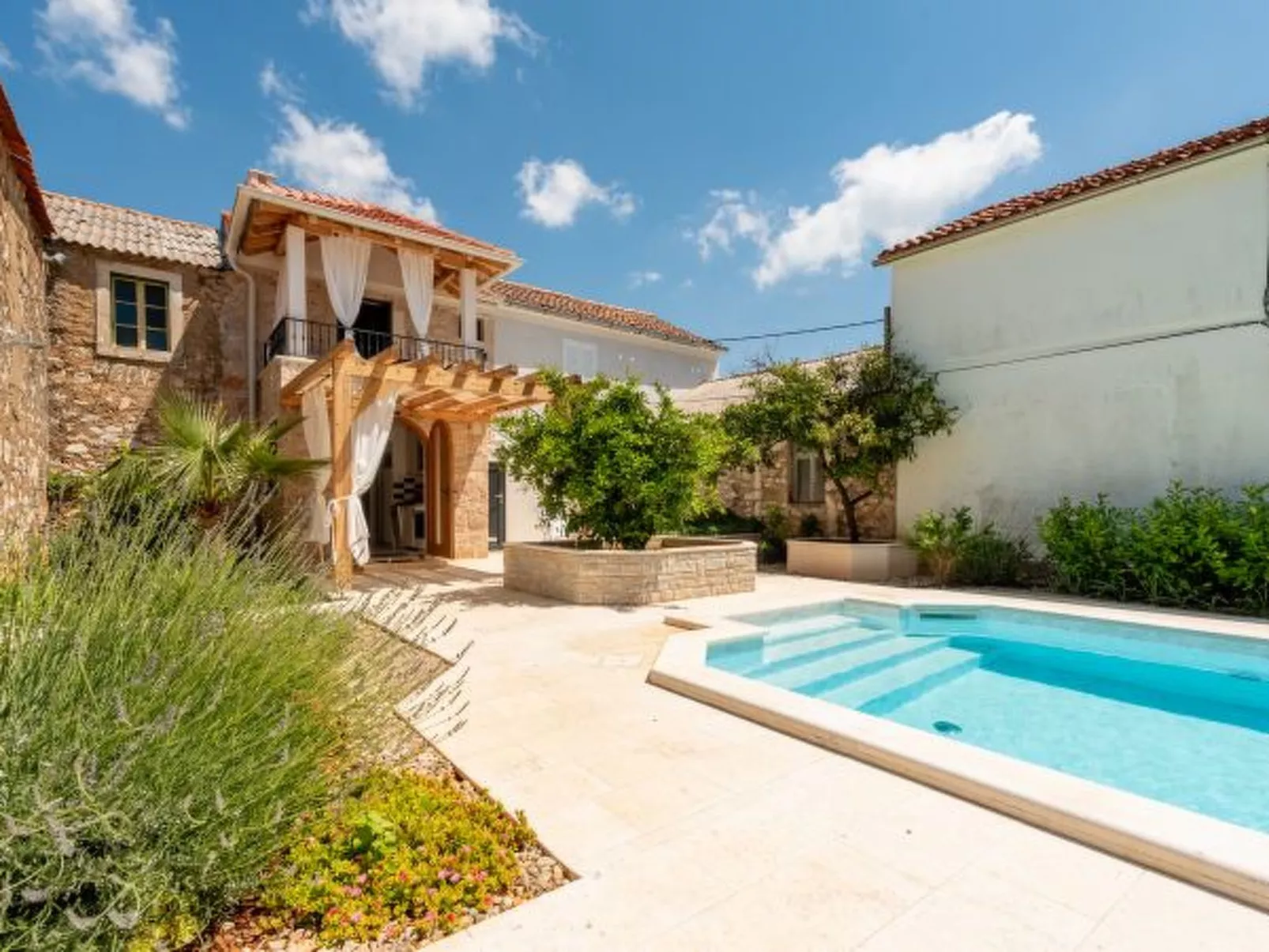 Apartment Varos 2+1 with shared pool - Image-tags.info