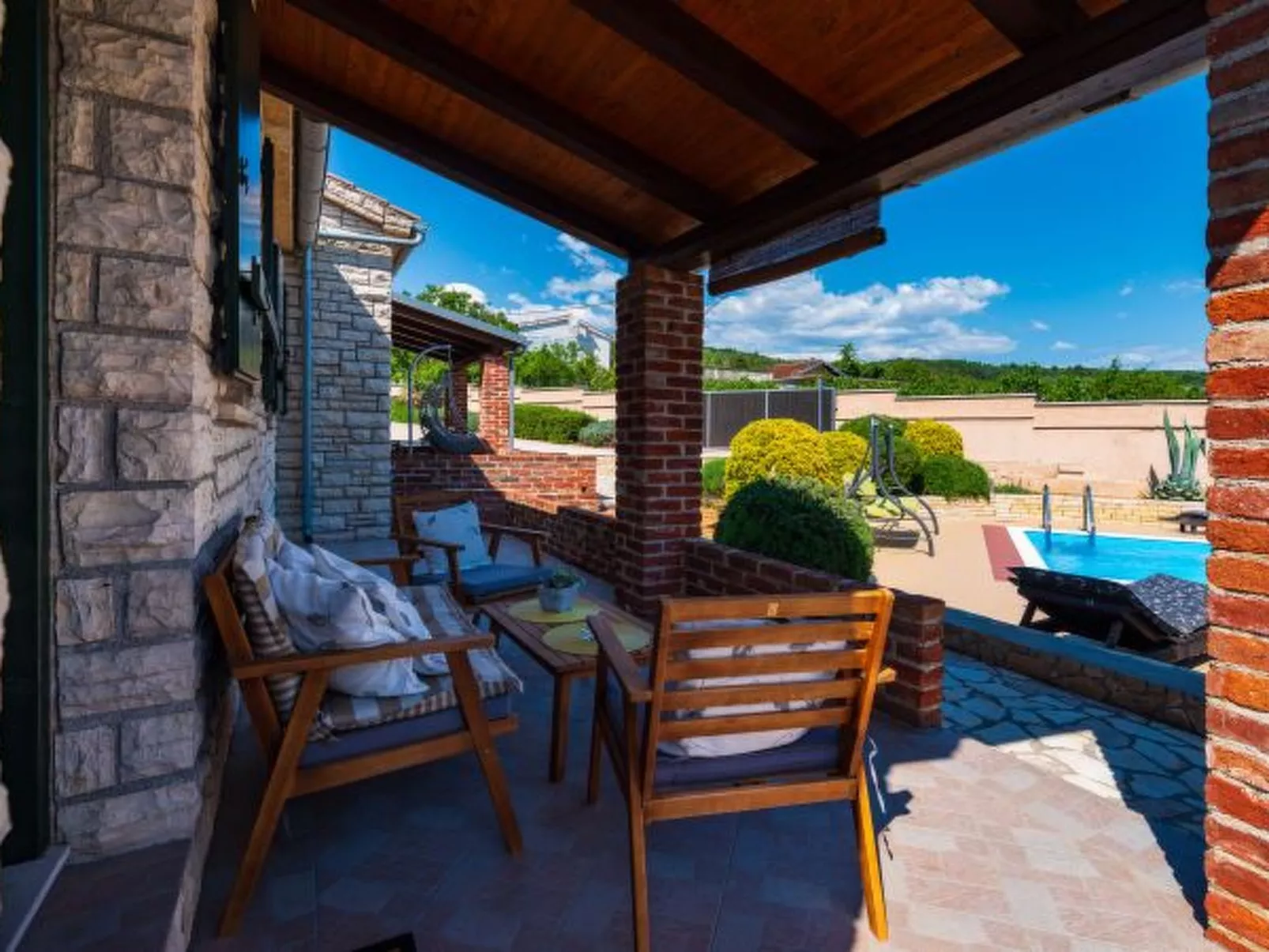 Stone villa Tea with pool - Image-tags.info