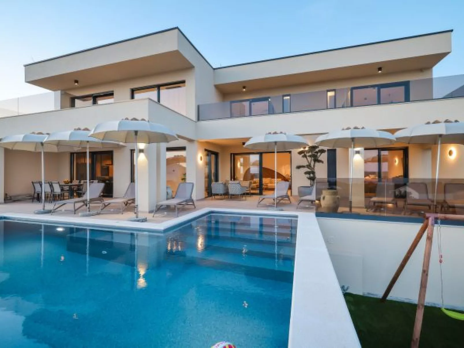 Villa Novue with pool - Image-tags.info