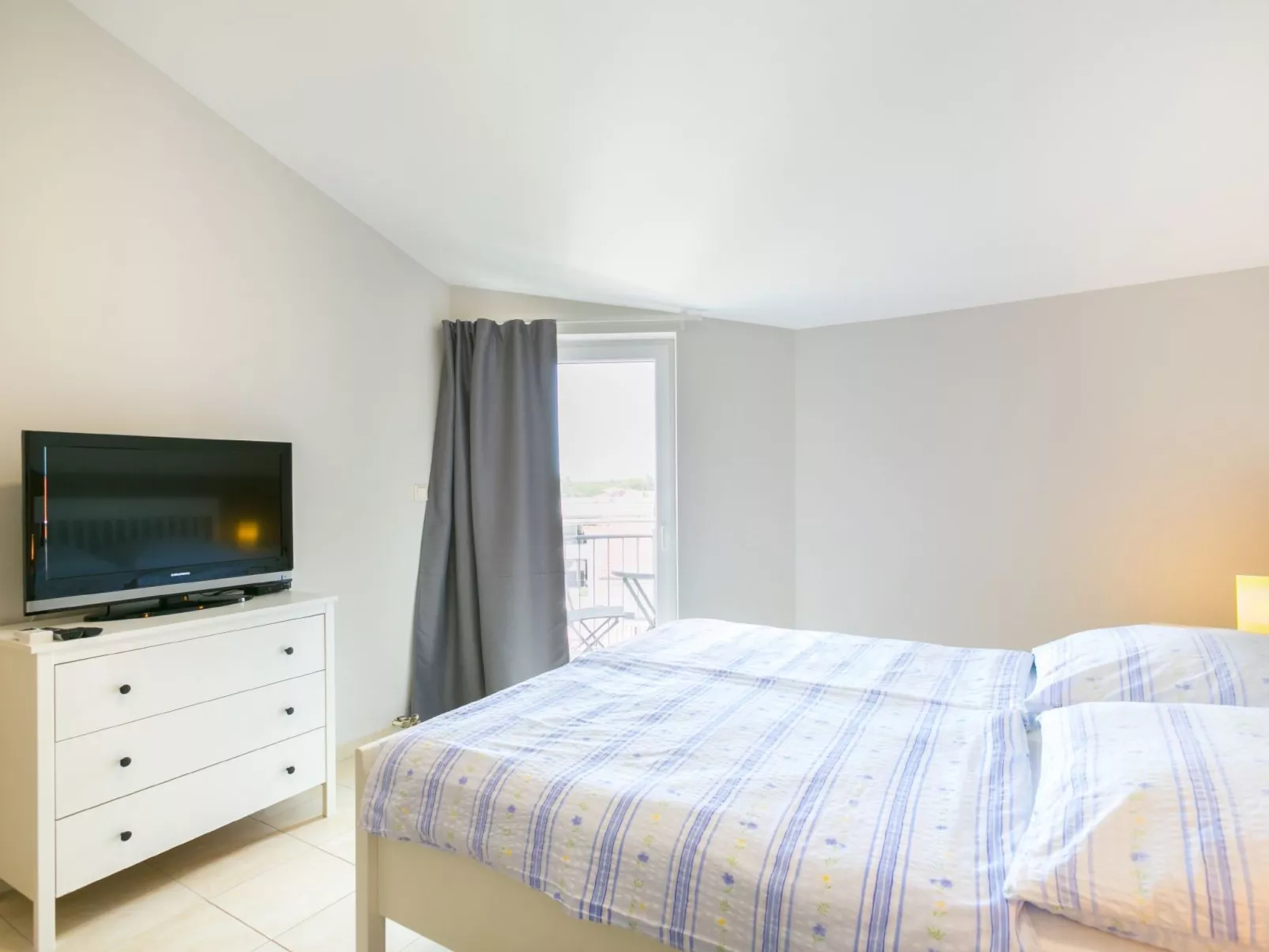 Gästezimmer mit Balkon - Binnen