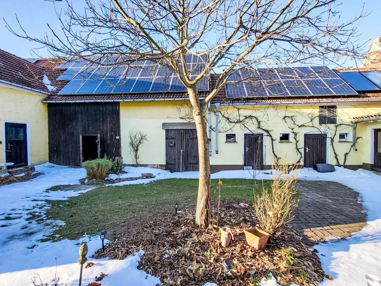 Mit großem eingezäunten Garten - Buiten