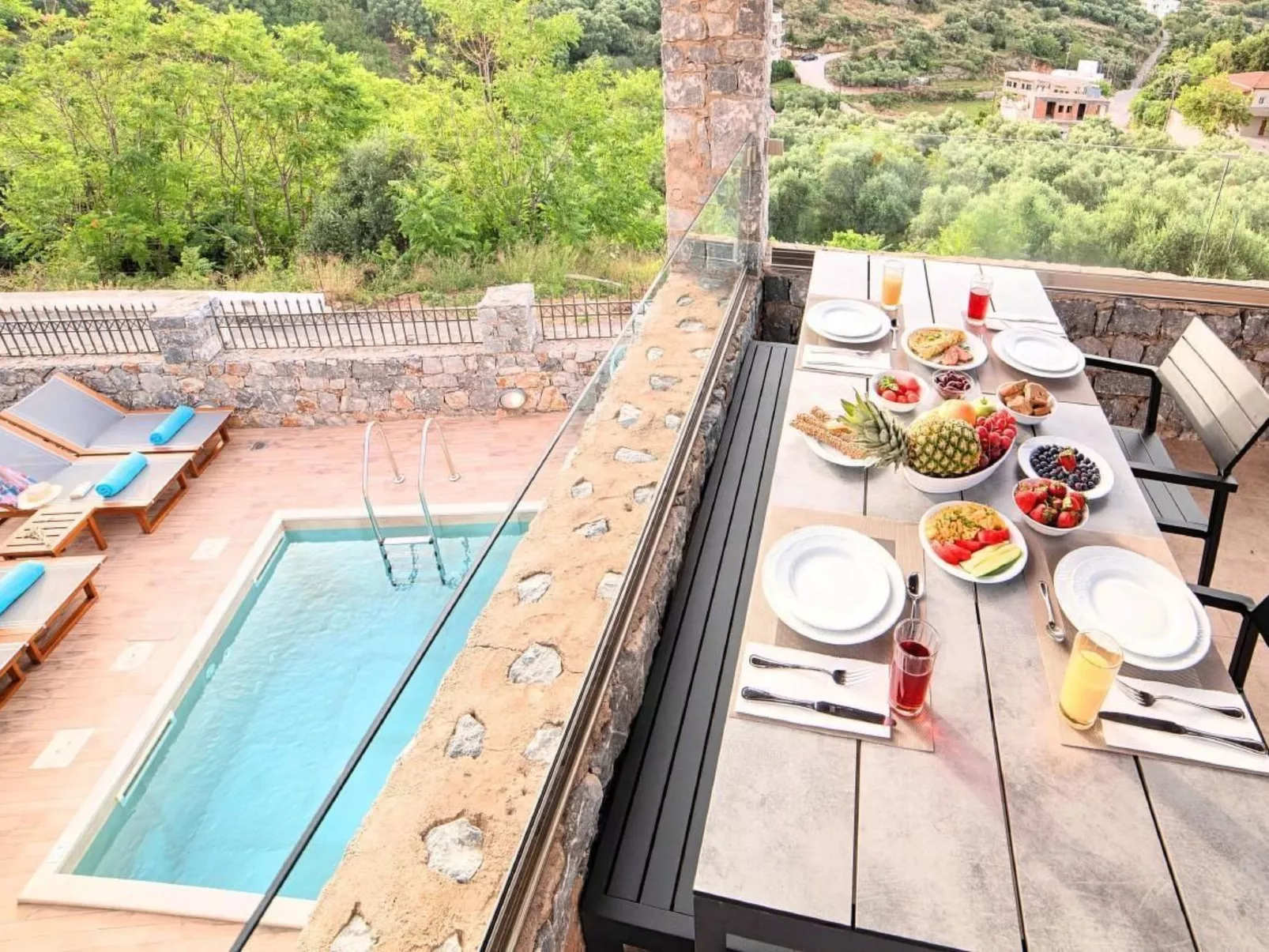 "Acrothea Villa Beheizter Pool" - Image-tags.info