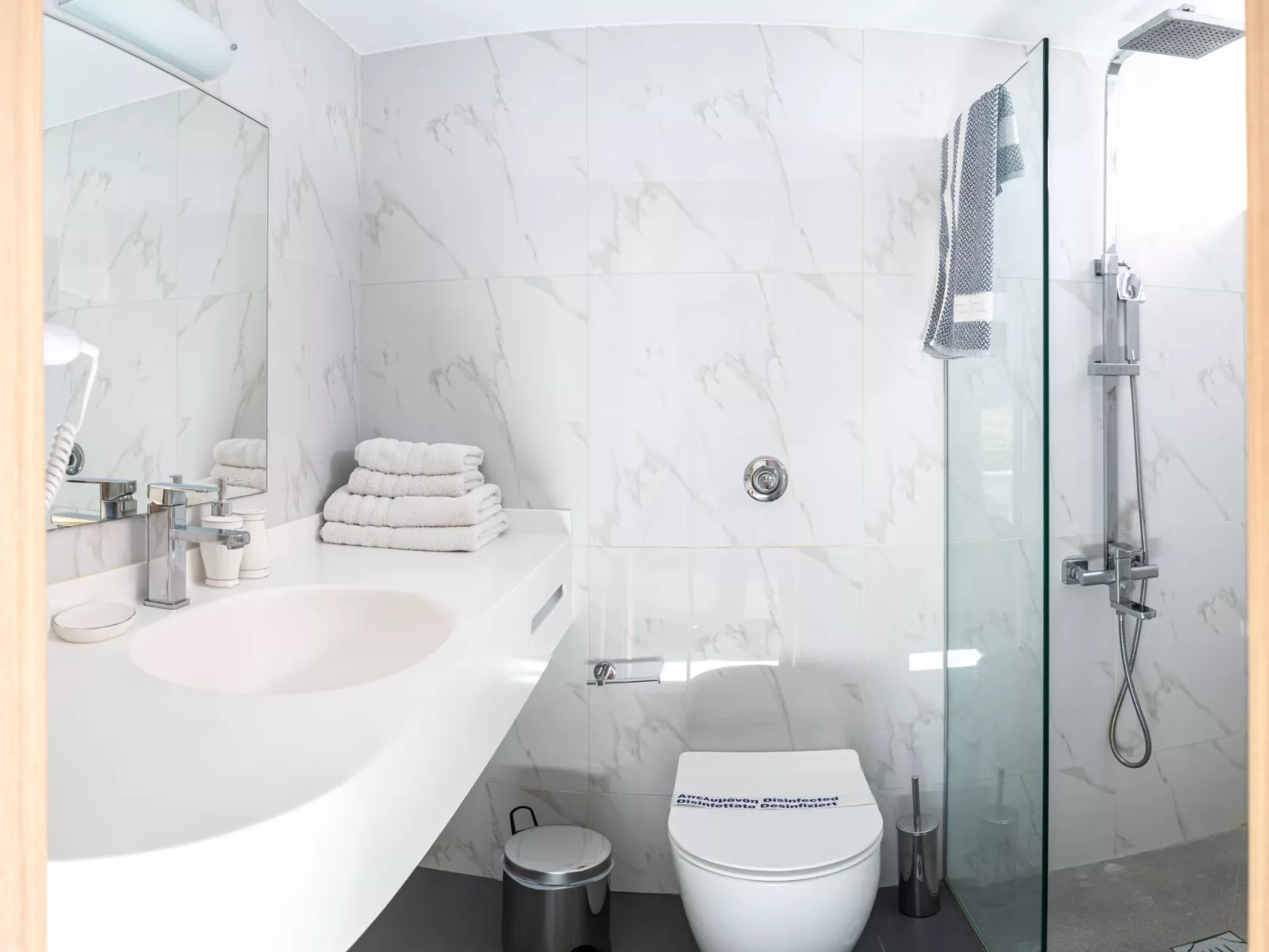 "Villa Kallia" mit Infinity-Pool - Binnen