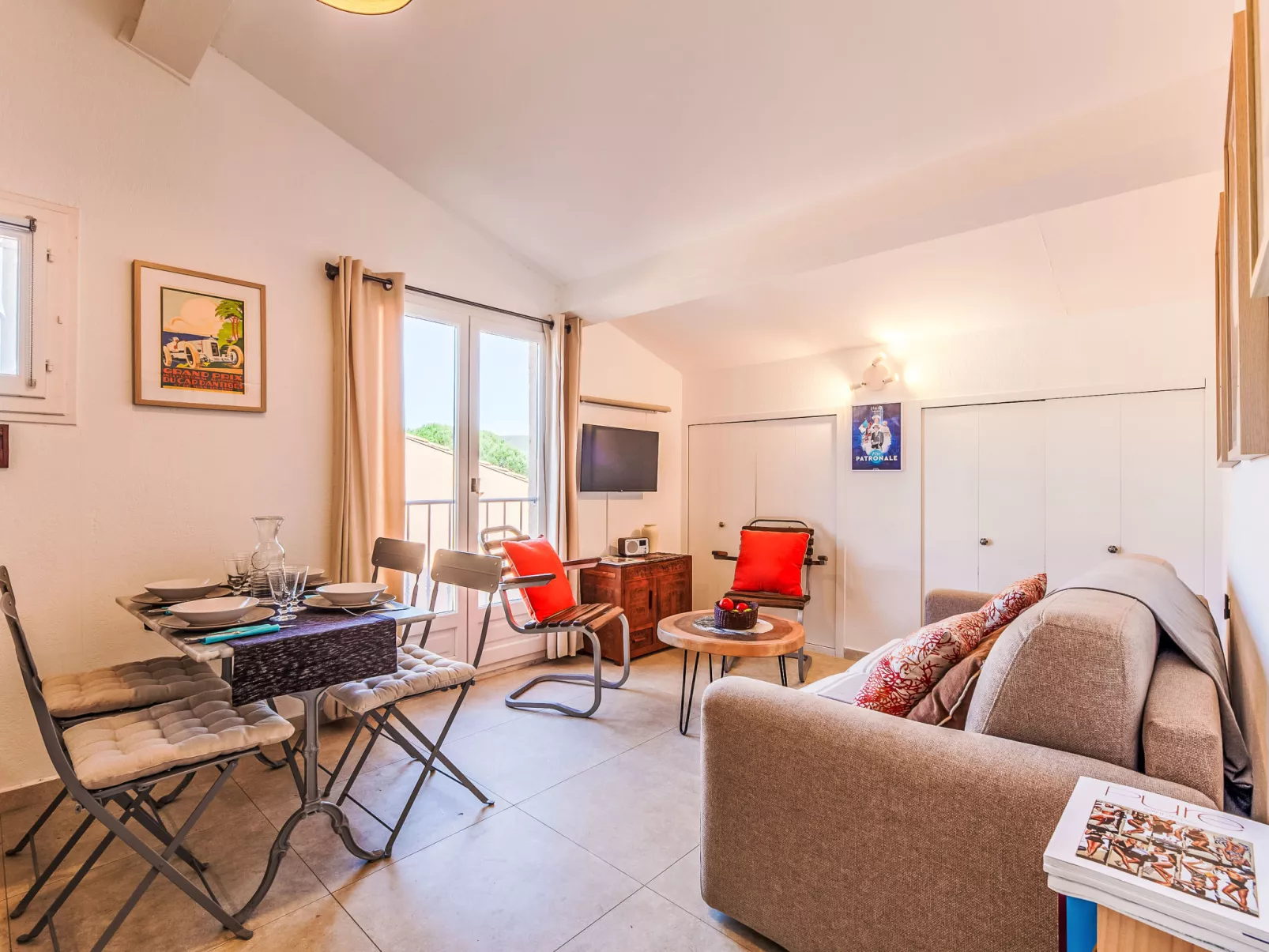 Lou Paradou - Binnen