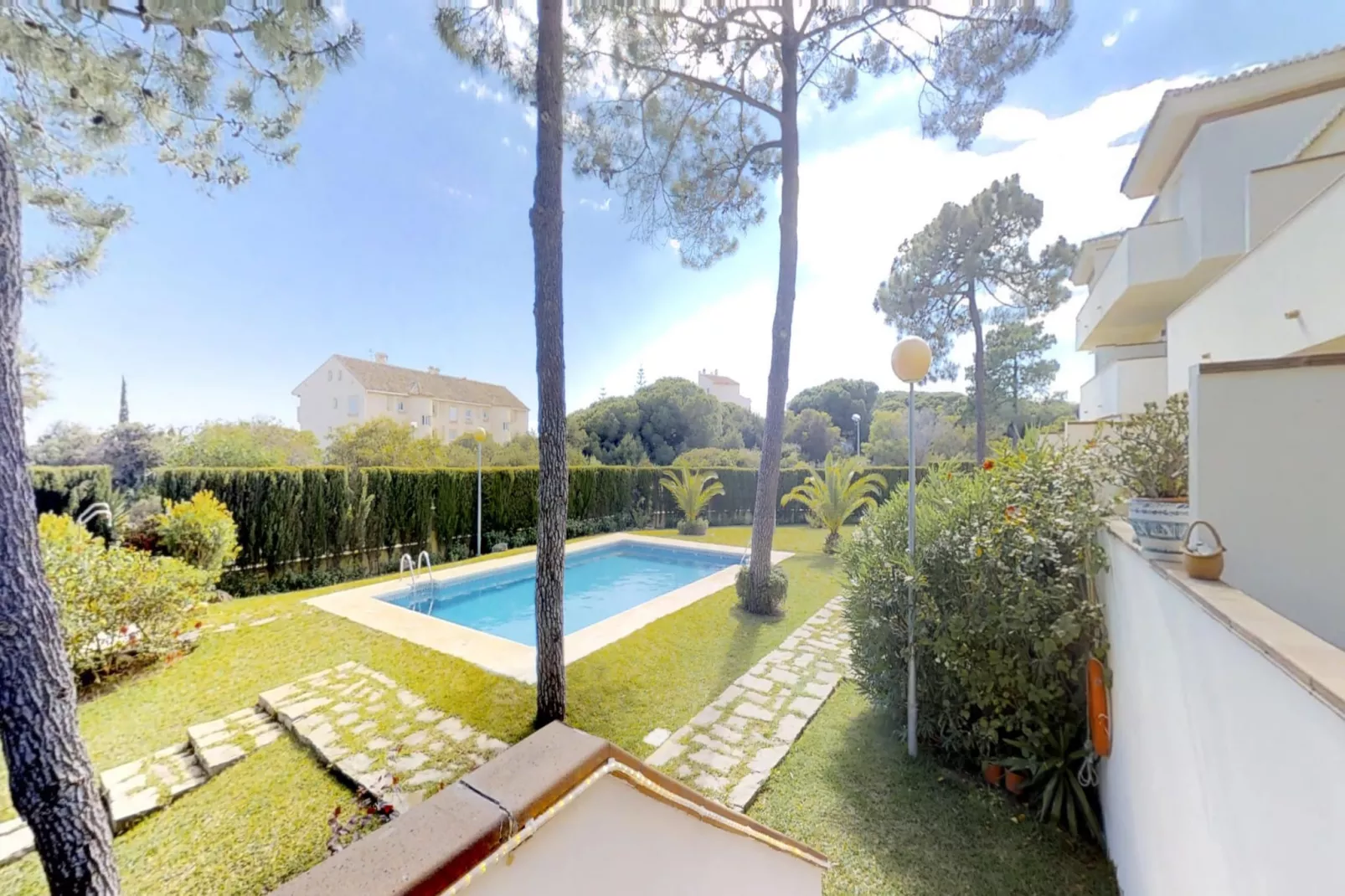 Beachside Family Apartment with Direct Pool Access - Zwembad