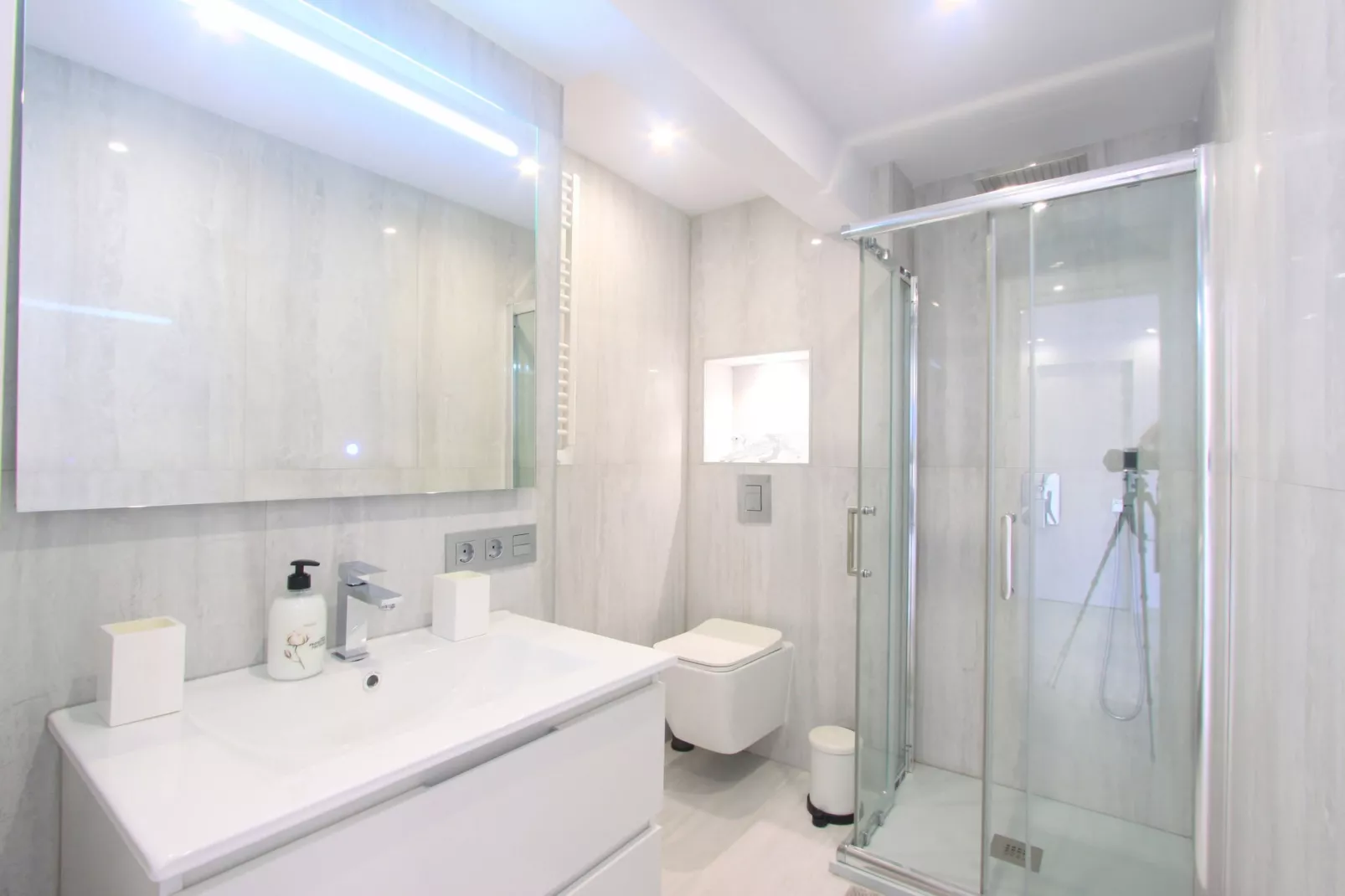 MODERN BEACH PENTHOUSE - Badkamer