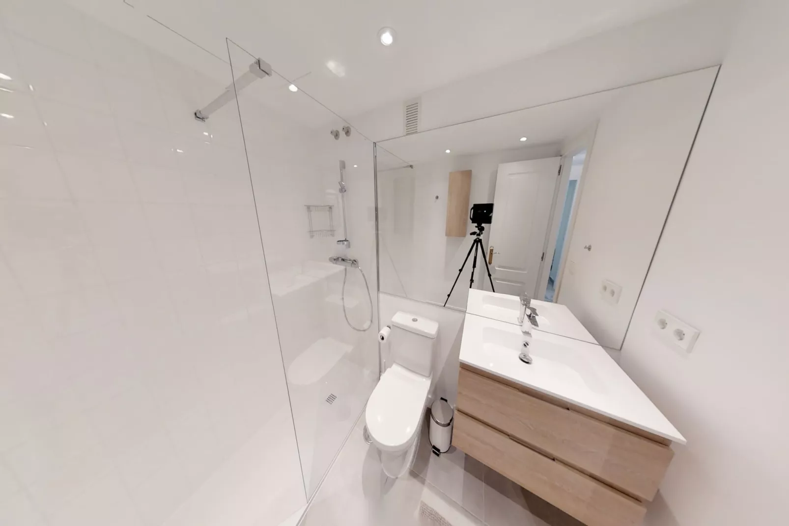 Modern Gated Apartment near Beach & Puerto Banus - Badkamer