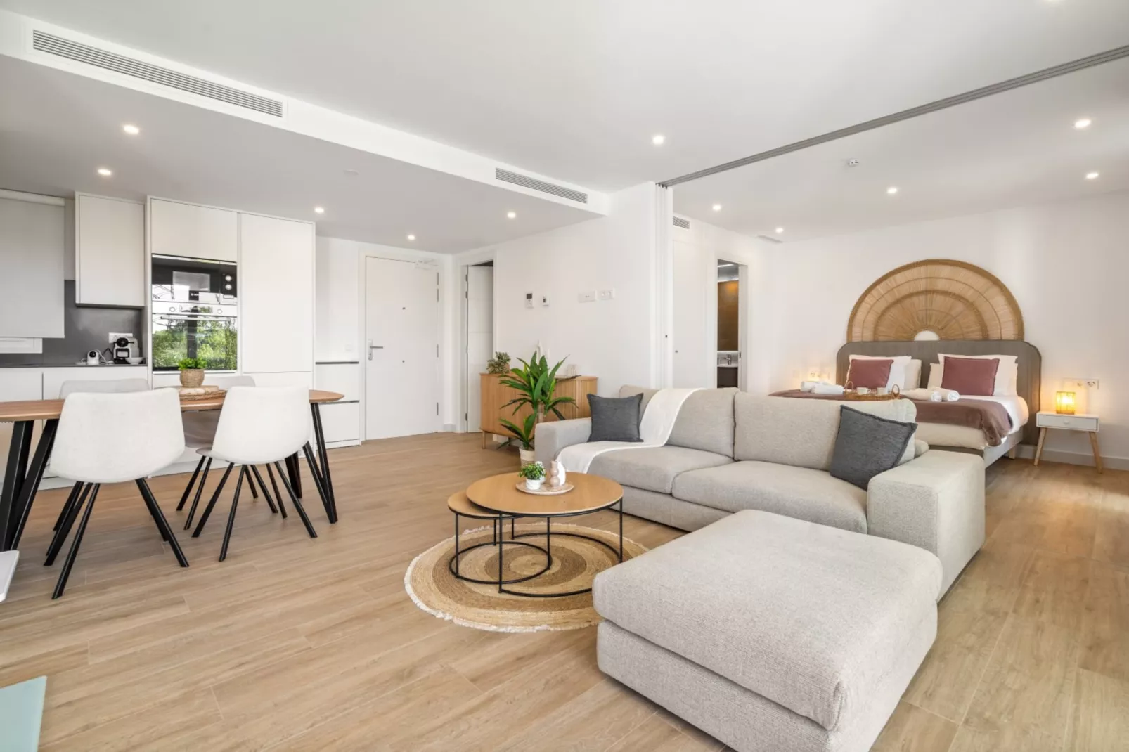 Stylish 2-Bed Apartment - ALCAZABA LAGOON (2115) - Woonkamer