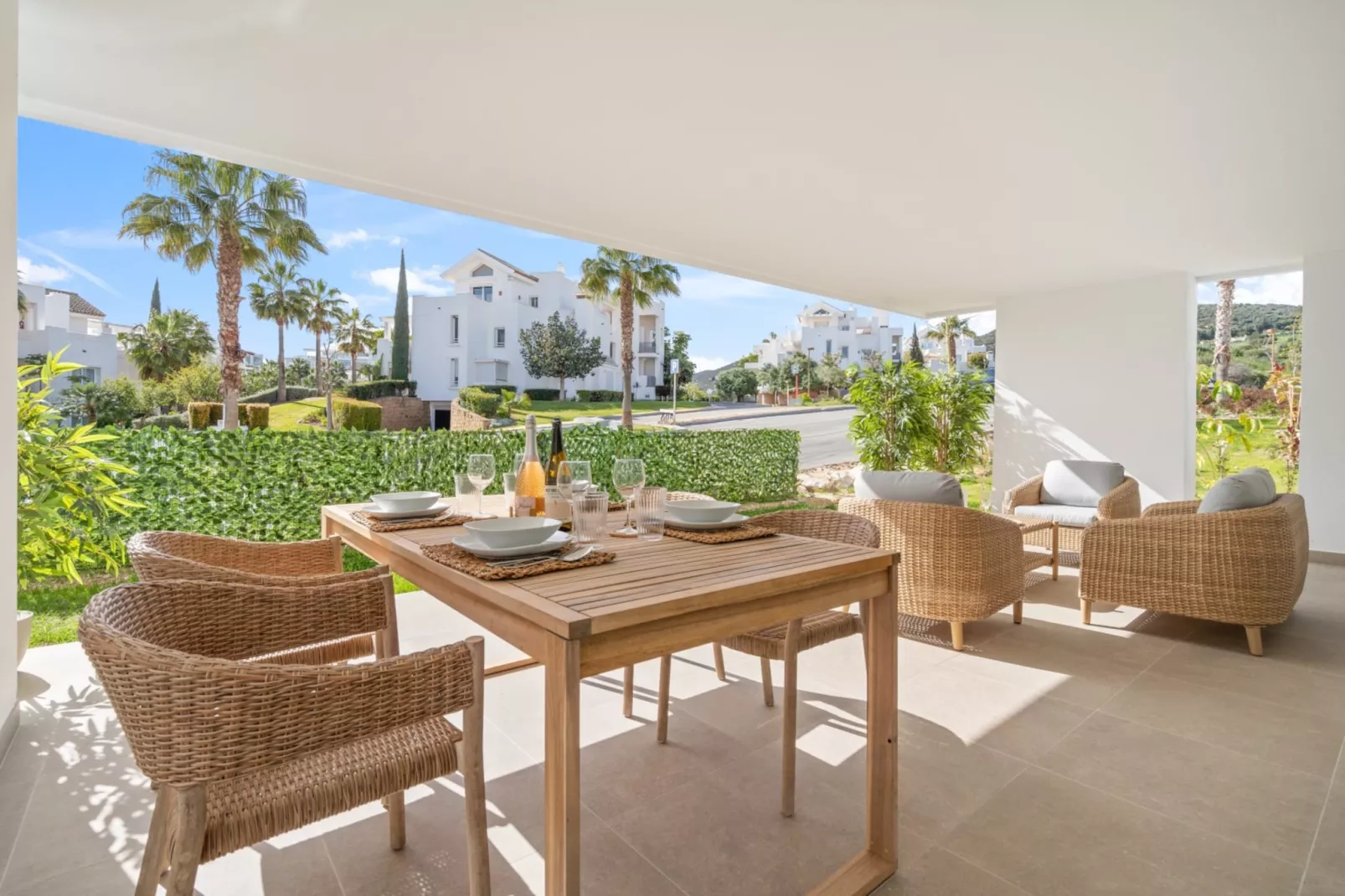 Stylish 1 bed Apartment ALZACABA LAGOON (2006) - Eetkamer
