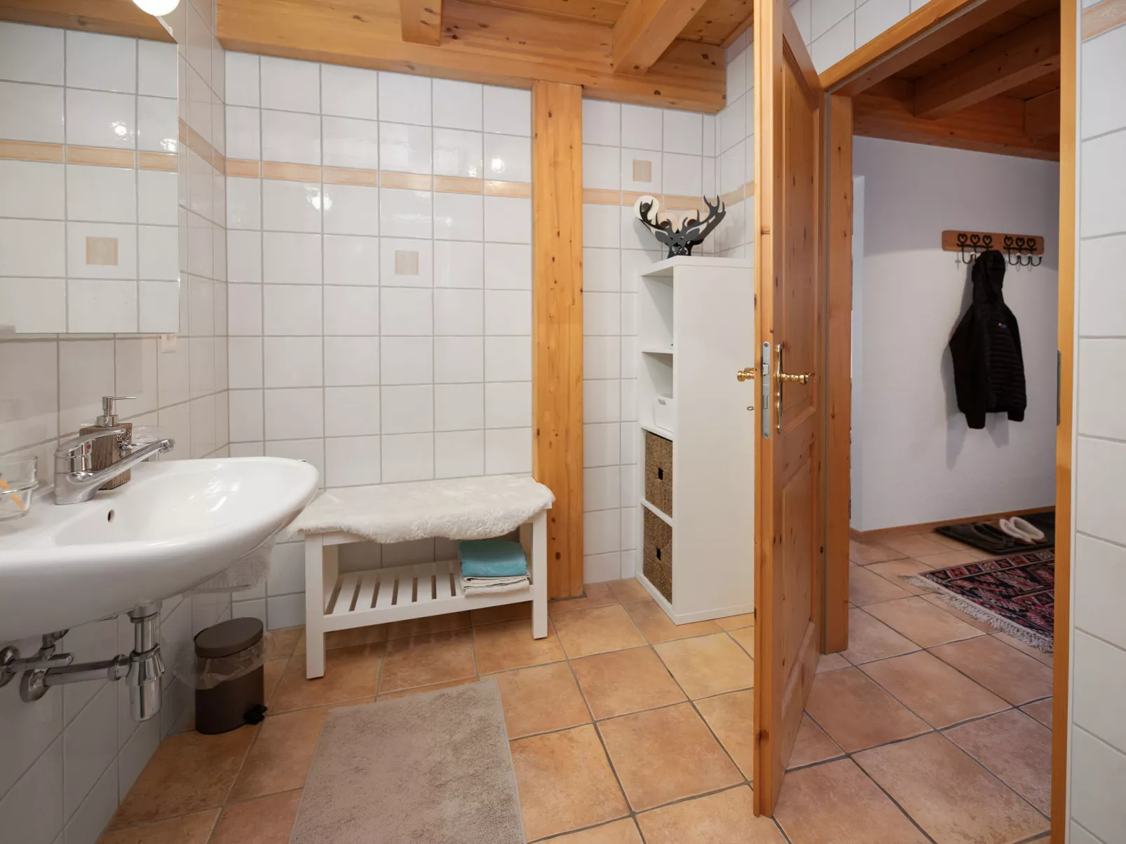 Ecureuil noir - Binnen