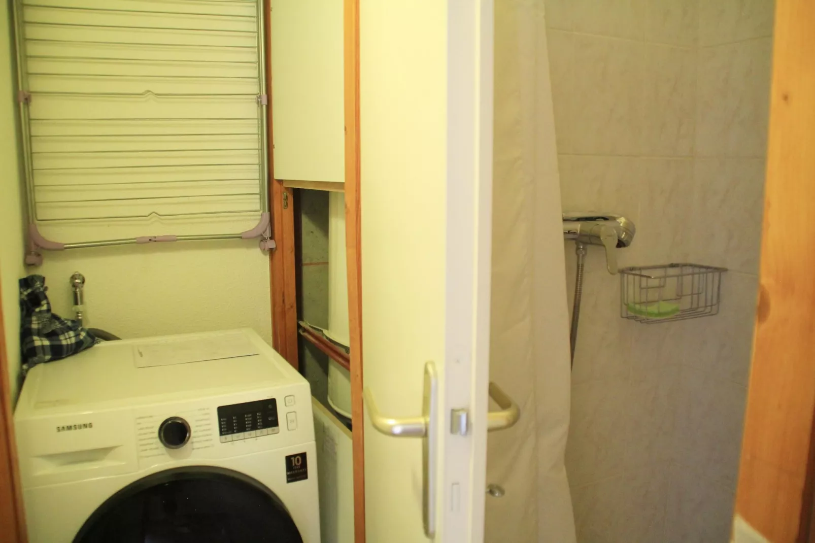 Amarillys AM20 MOUNTAIN & TELECABINE 6 Pers. - Badkamer