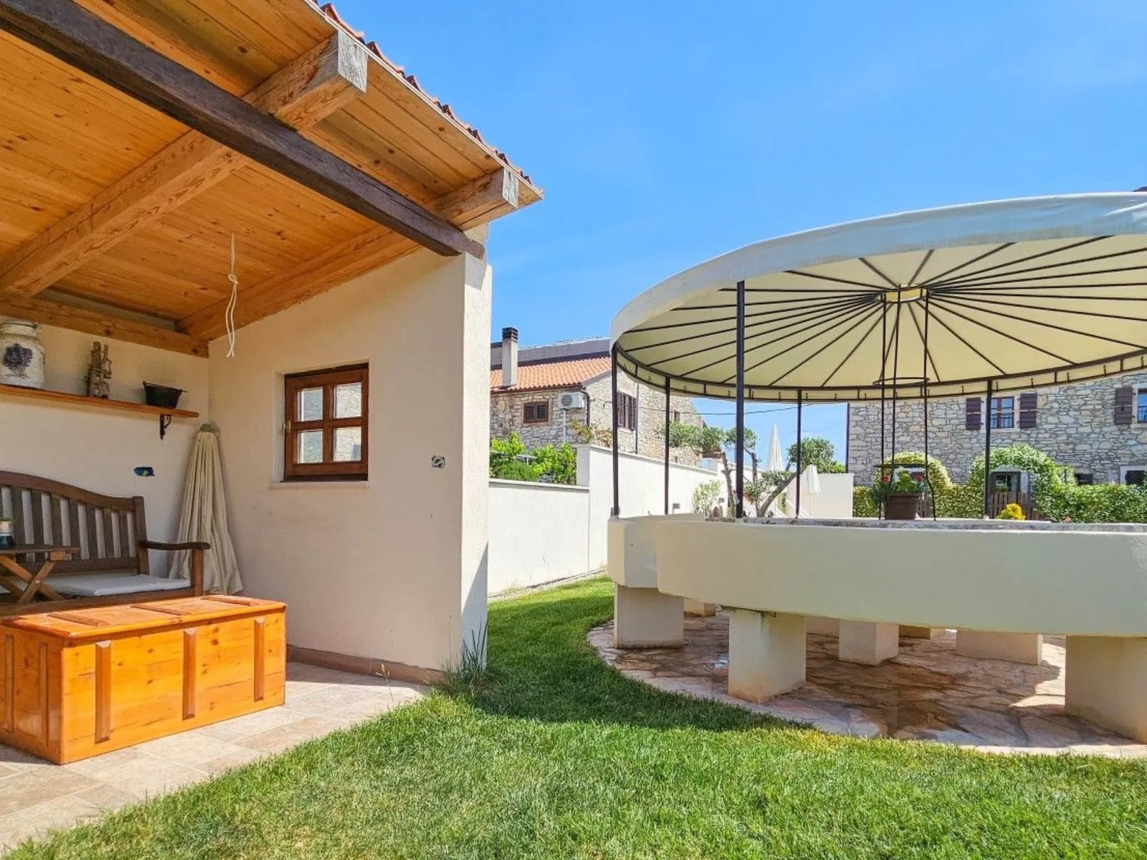 Für 2 Personen ca. 30 m&sup2; in Novigrad, Adriaküste Kroatien (Westküste von I - Image-tags.info