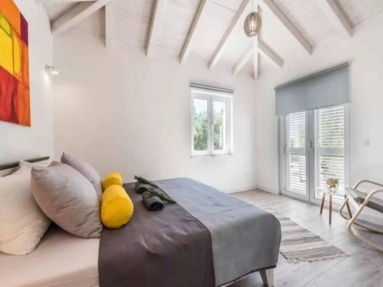 Luxurious villa Bright with pool - Image-tags.info