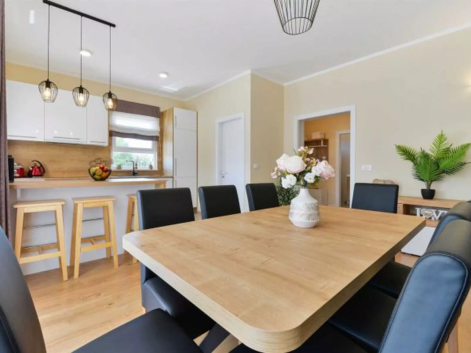 Villa First Hill with heated pool - Image-tags.info