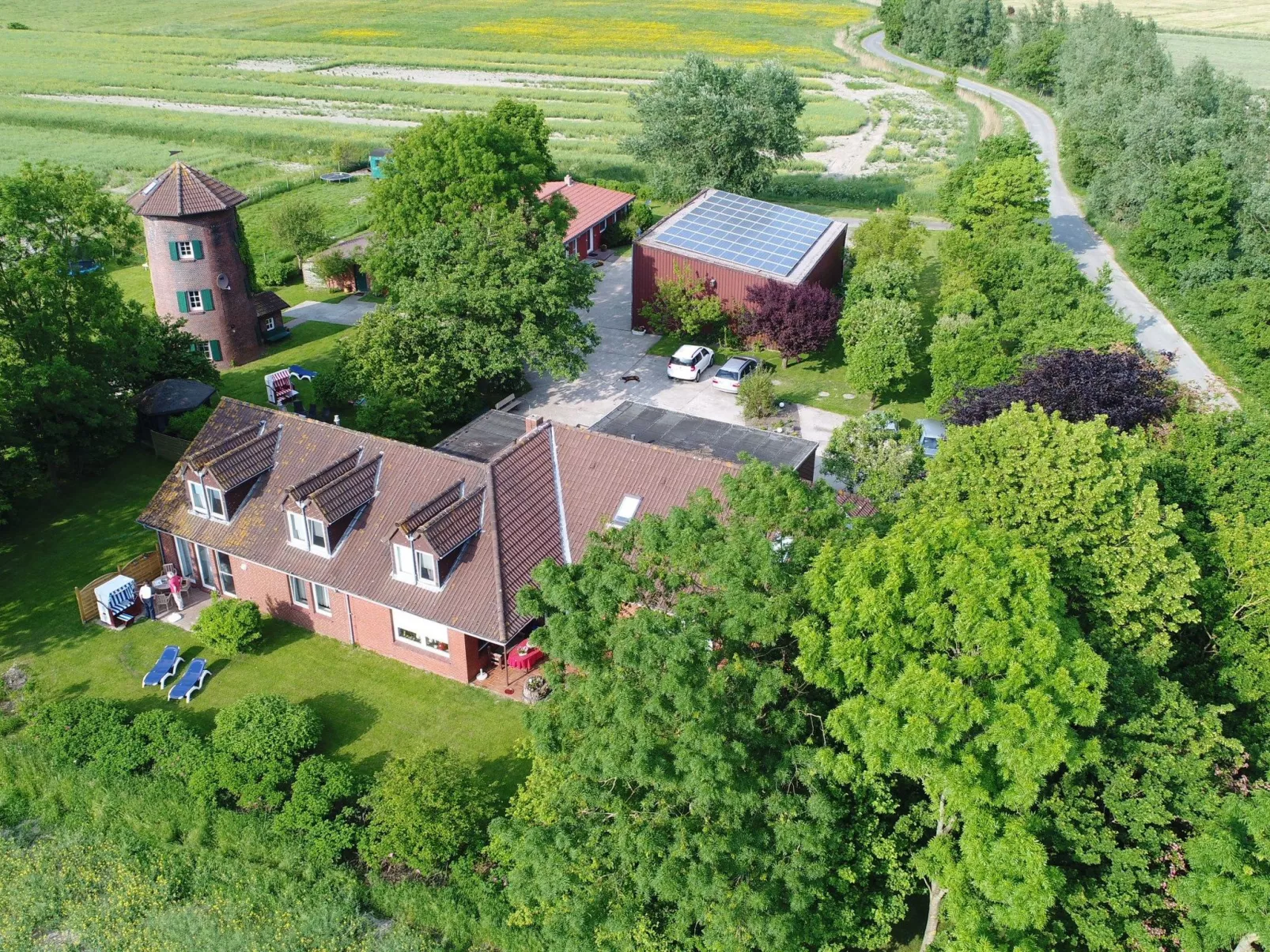 Gästezimmer mit Frühstück im Obergeschoss - Buiten