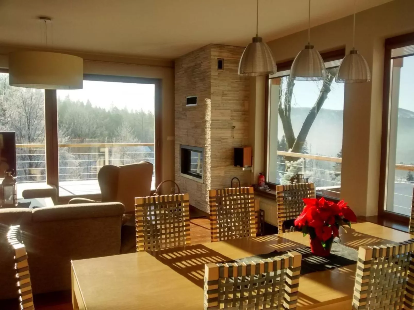 In den Bergen, Villa mit Panoramaterrasse - Image-tags.info