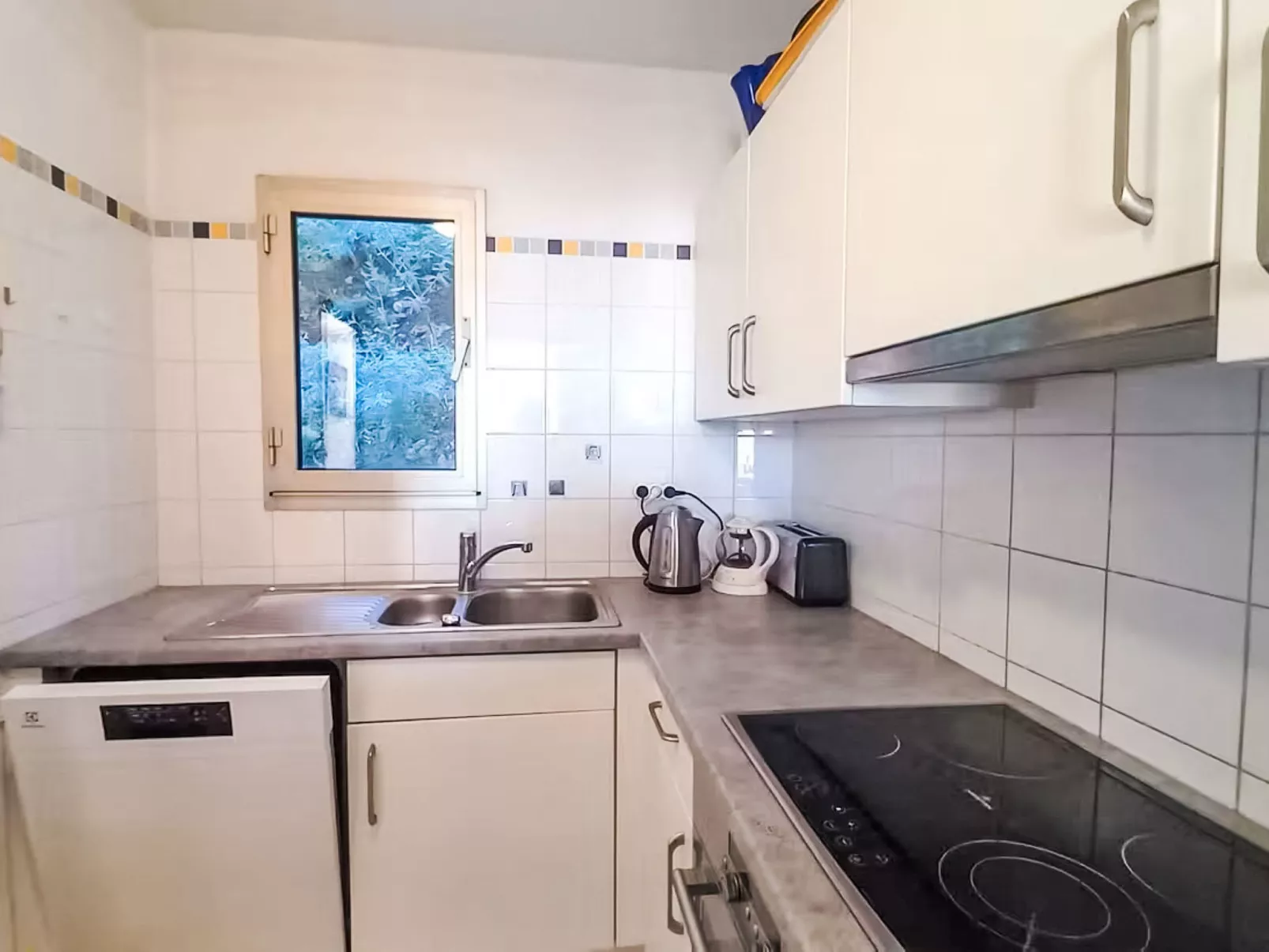 Les Mandariniers - Binnen