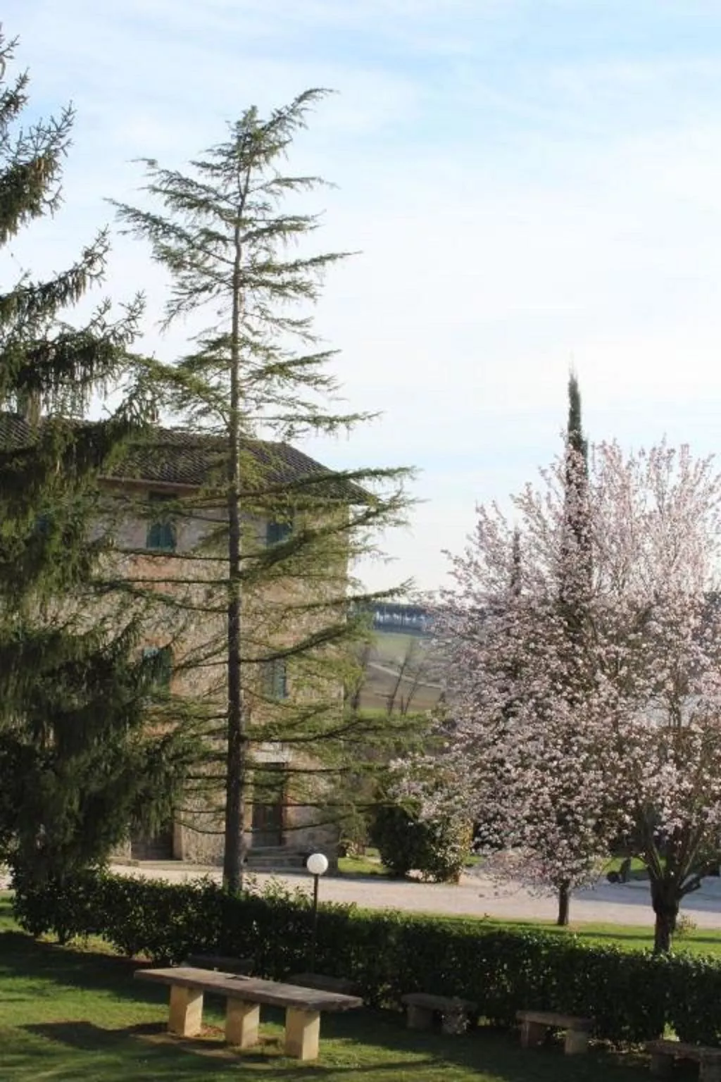 Rustikale Eleganz mit Blick auf die umbrische La - Buiten