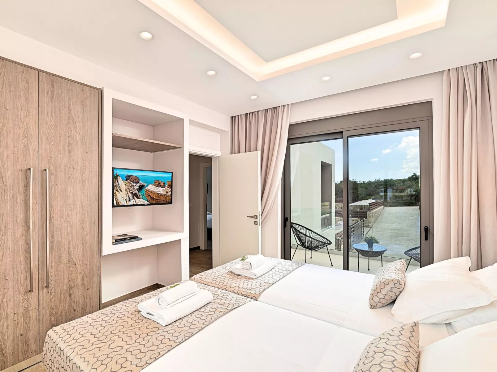 Villa "Minoas Grand" mit Blick auf das Wasser - Binnen