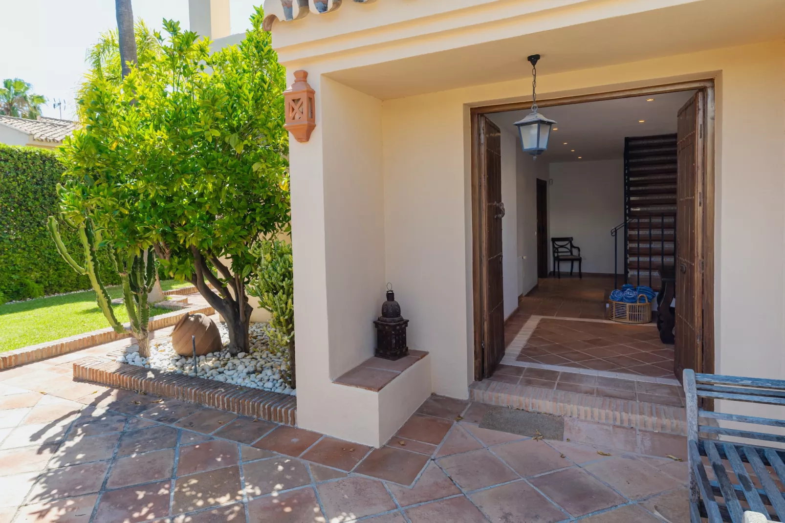 Charming Andalusian-Style Beach Villa - Hal-ontvangst