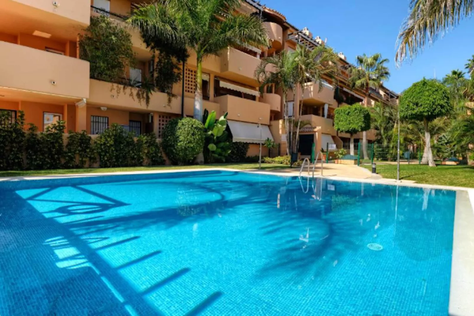 Apartment only 80 Meters from the Beach - Zwembad