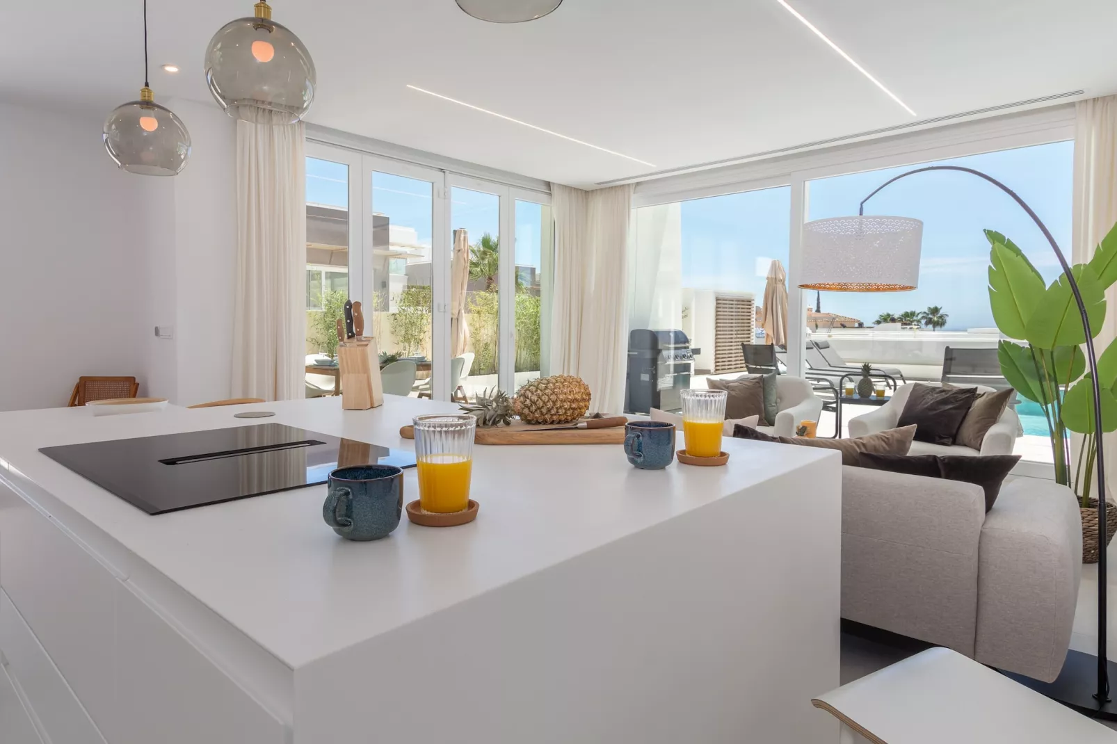 Modern Villa with Private Pool & Rooftop Terrace - Keuken