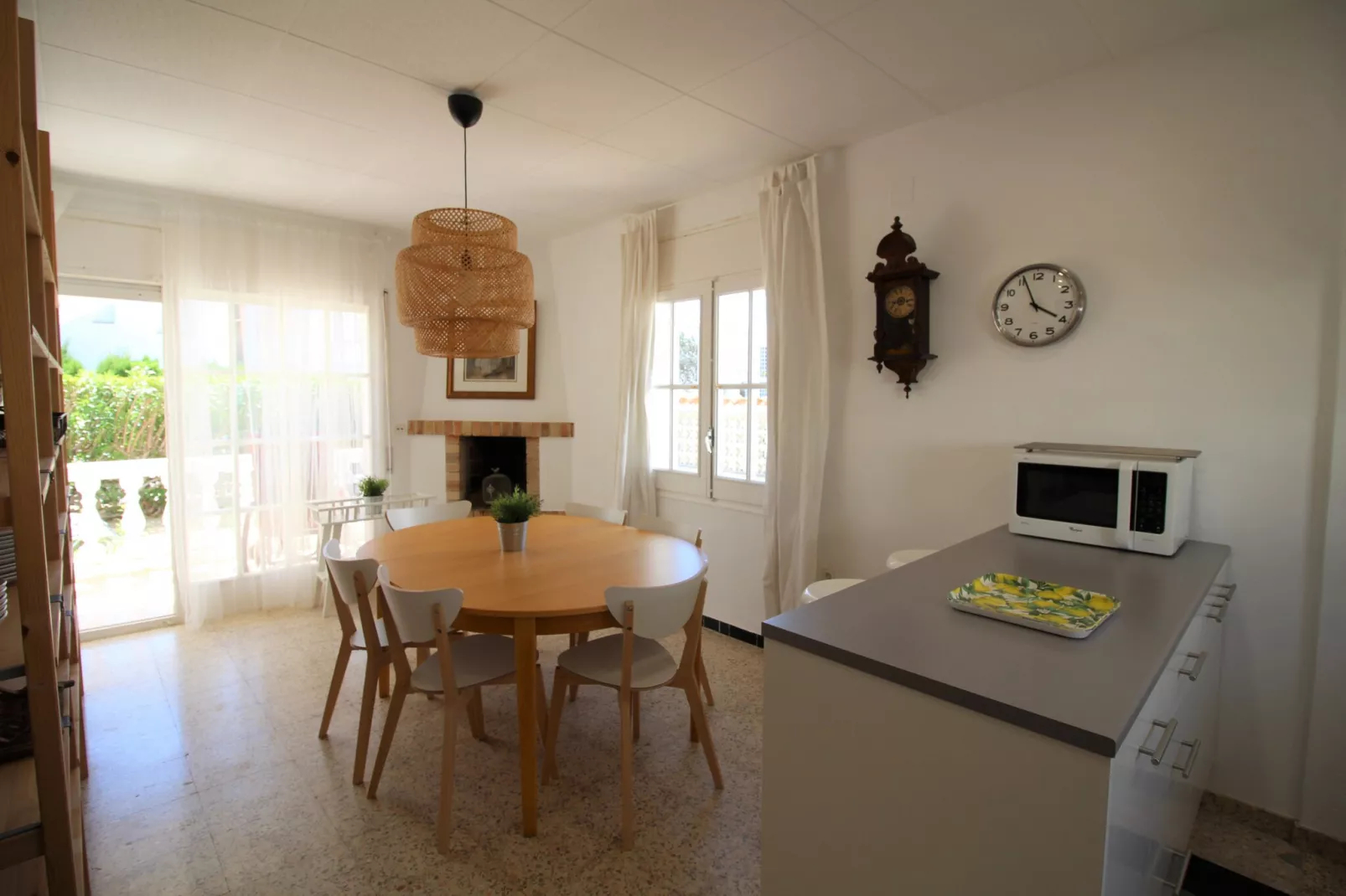 0024-BAHIA 67 C - Eetkamer