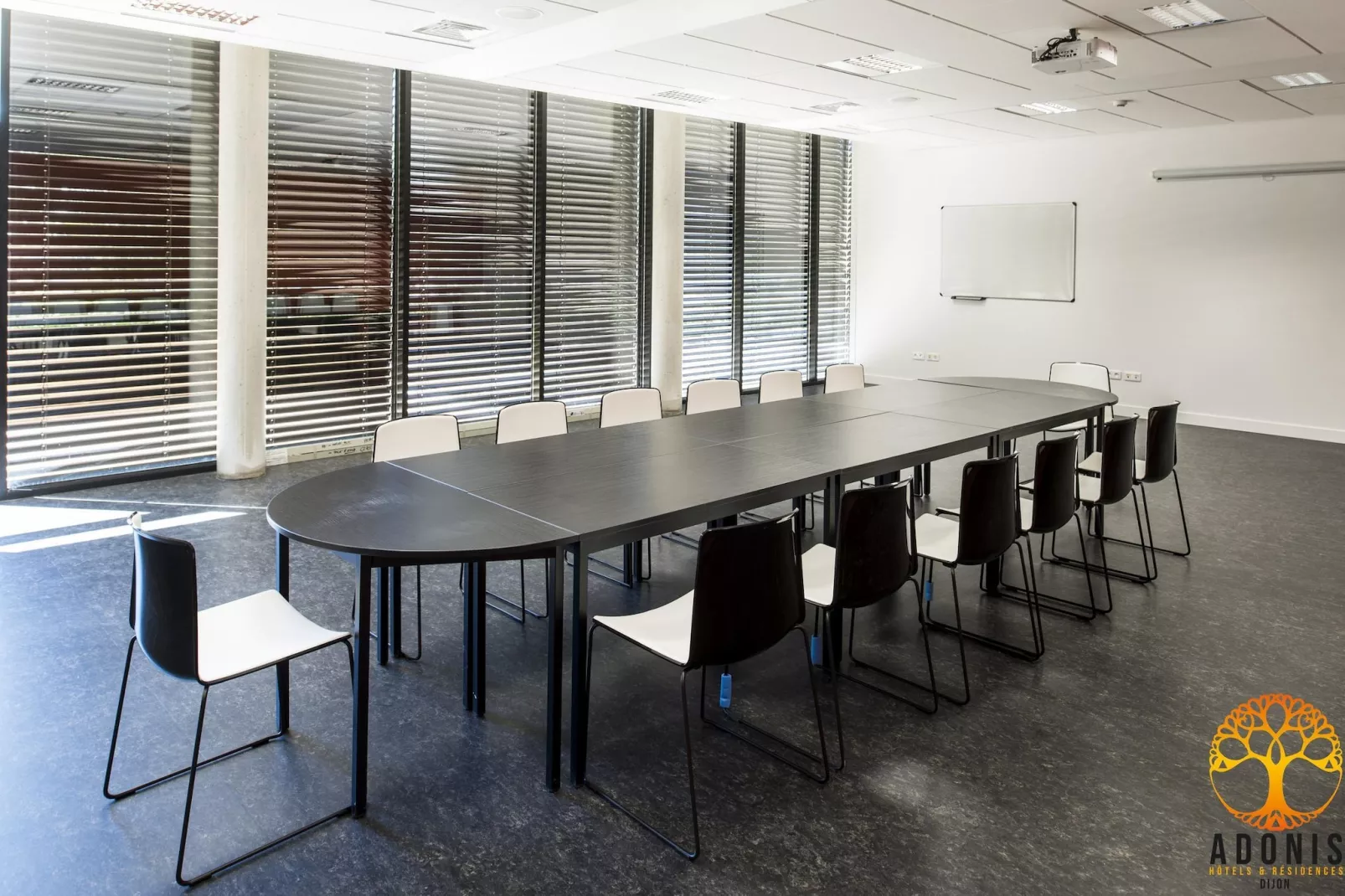 Adonis Dijon Double/Superior studio - Parkfaciliteiten