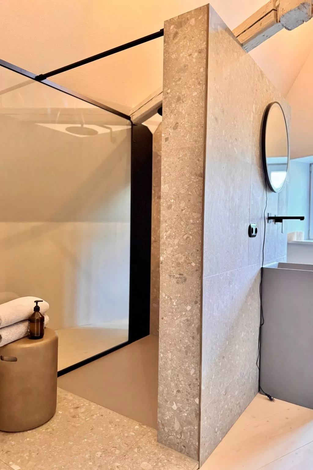 NEU!   dasErbhaus - Binnen