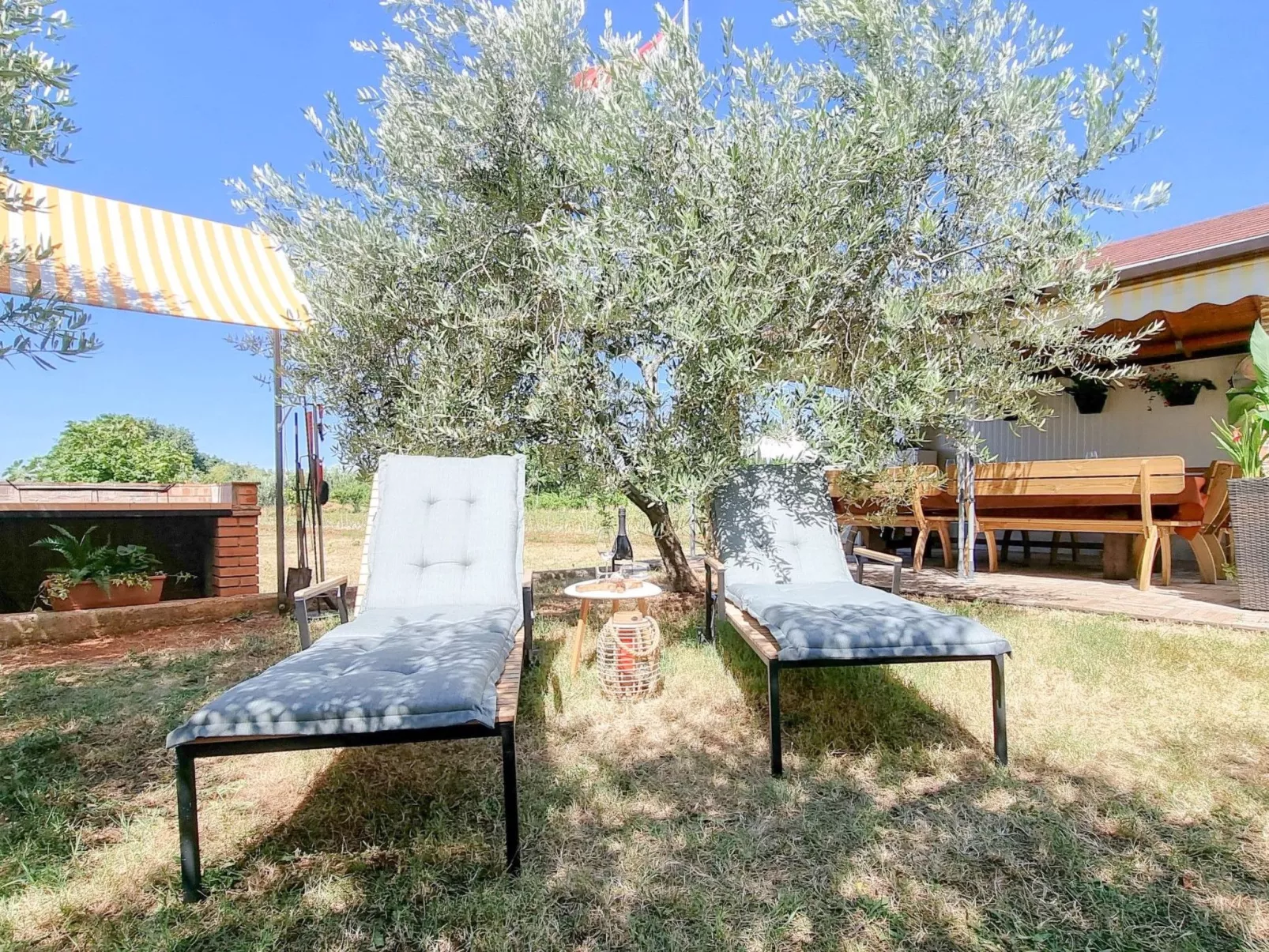 Appartement "Barbara" mit Blick auf das Wasser - Buiten