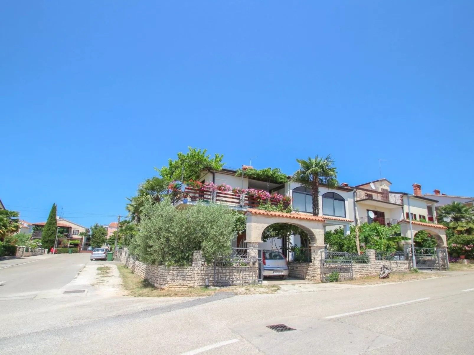 Strandnahes Ferienappartement Pjerina - Buiten